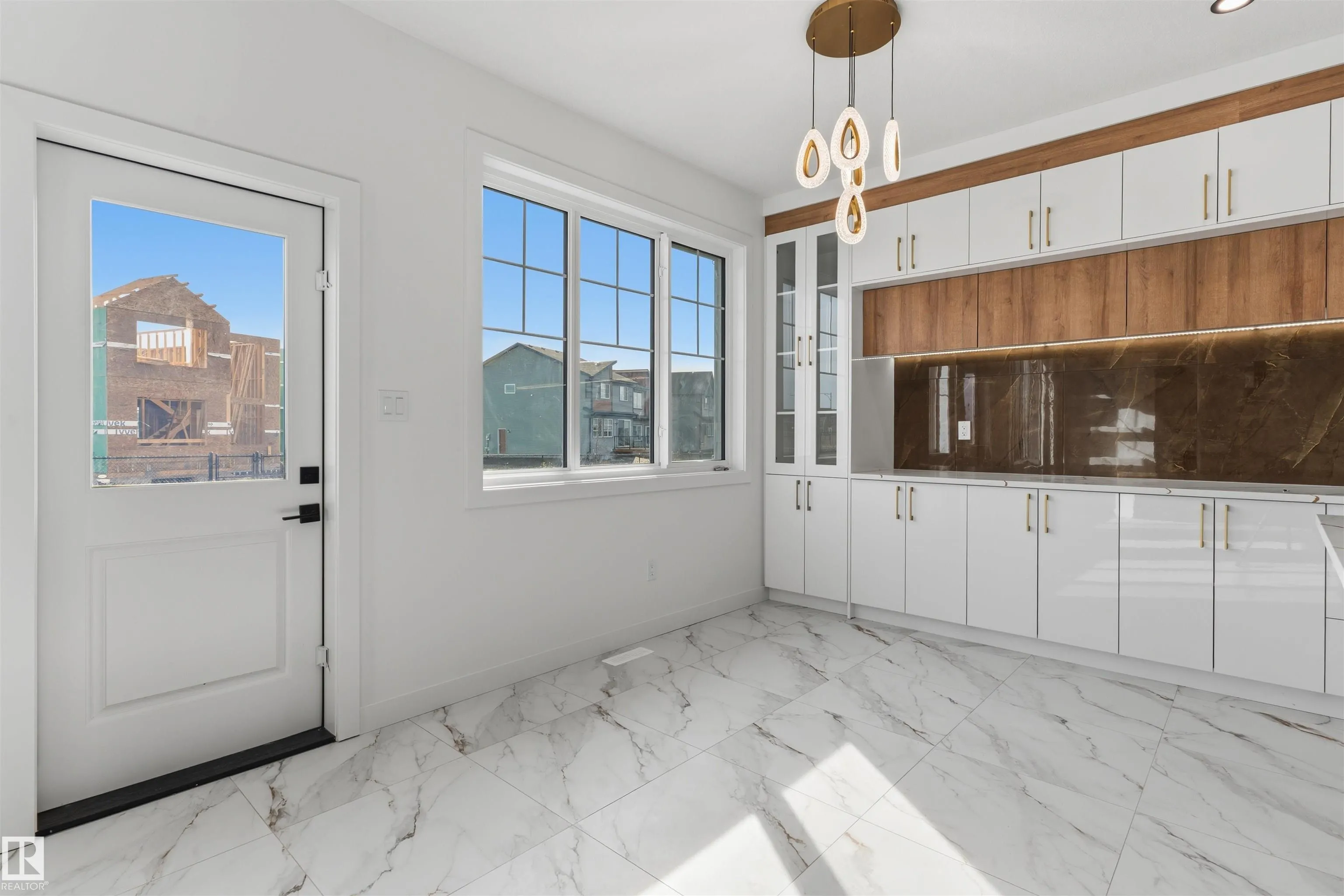 4282 Charles Close