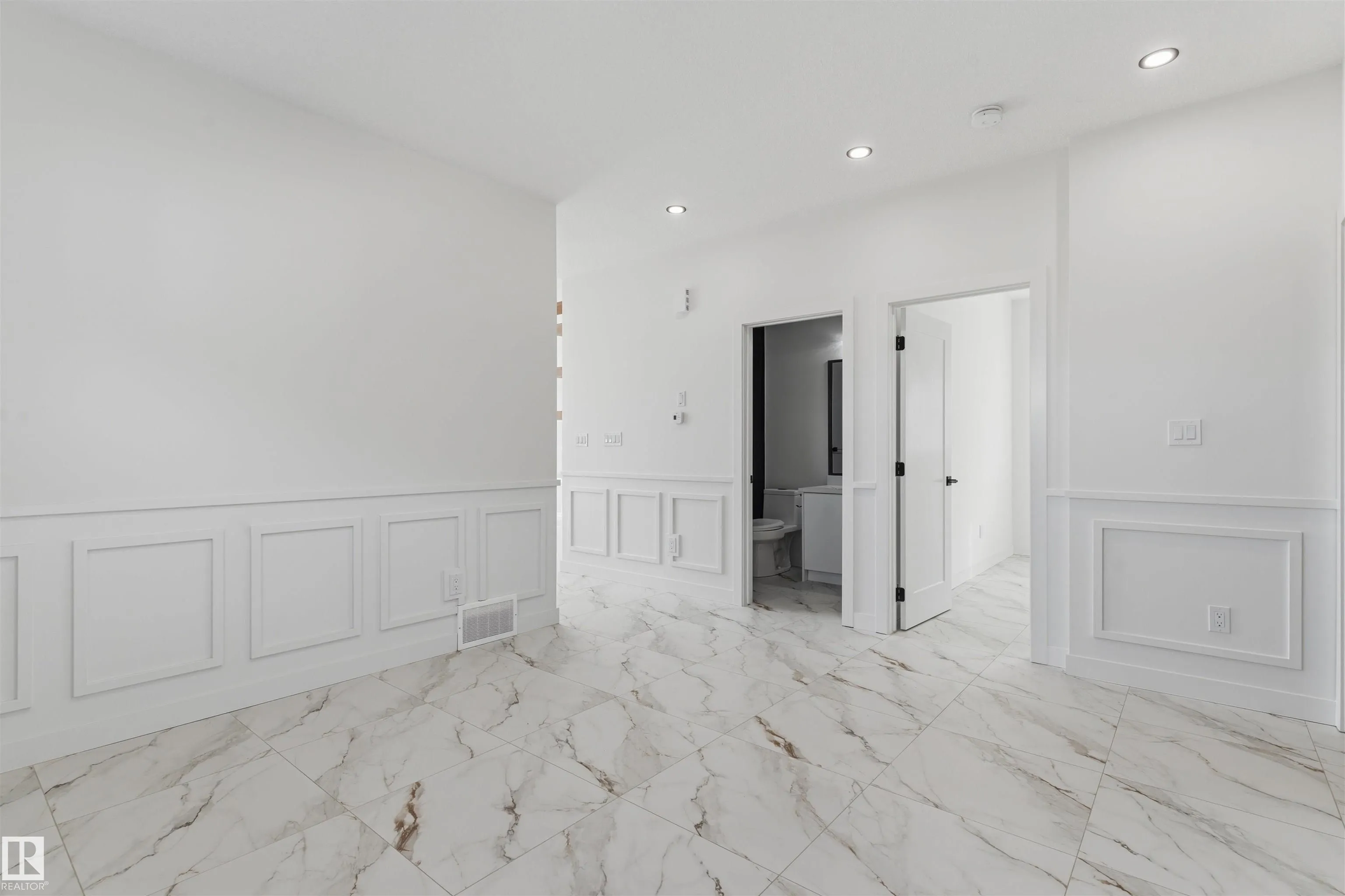 4282 Charles Close