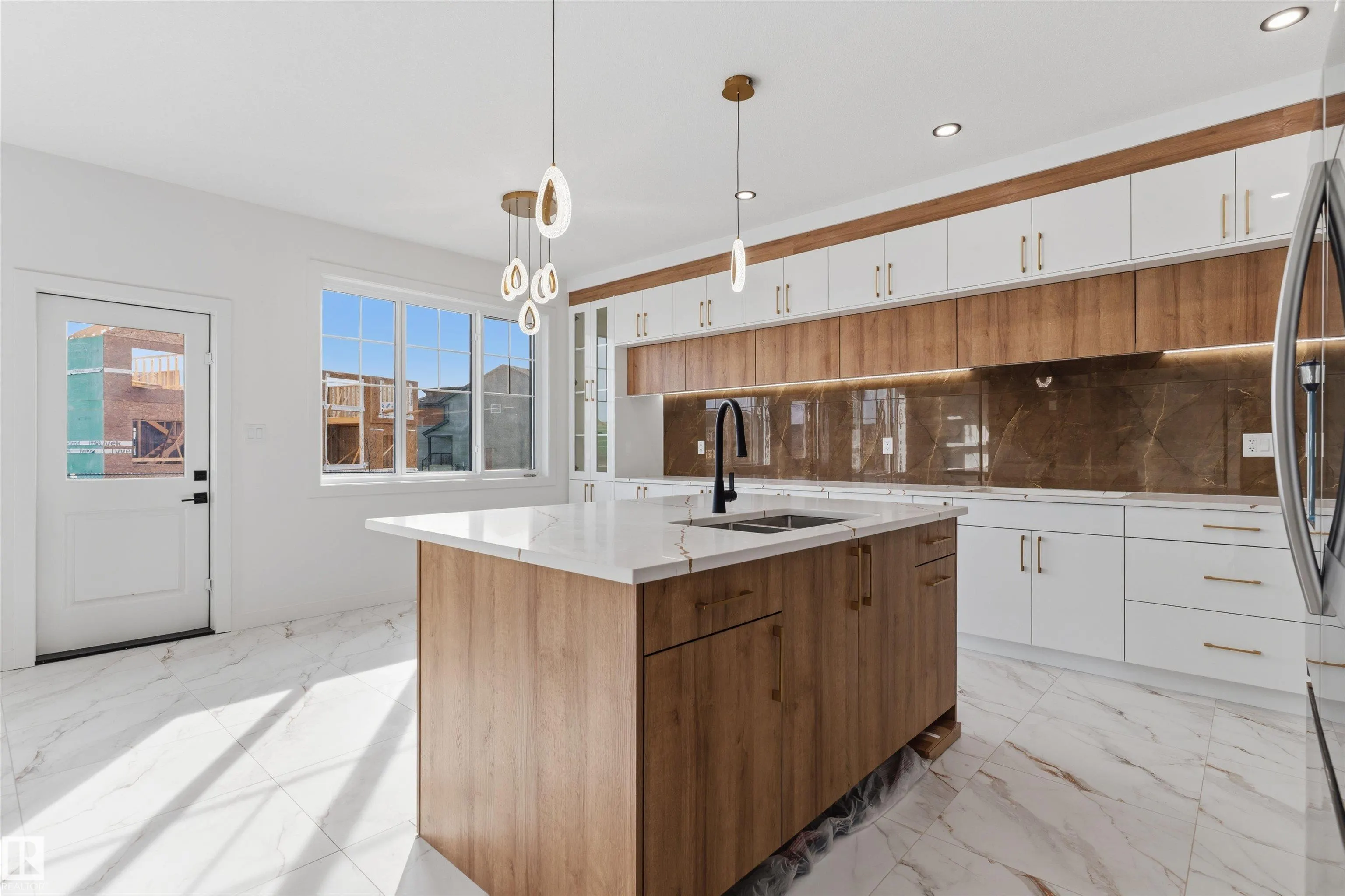 4282 Charles Close