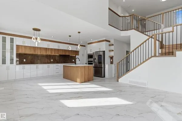 4282 Charles Close