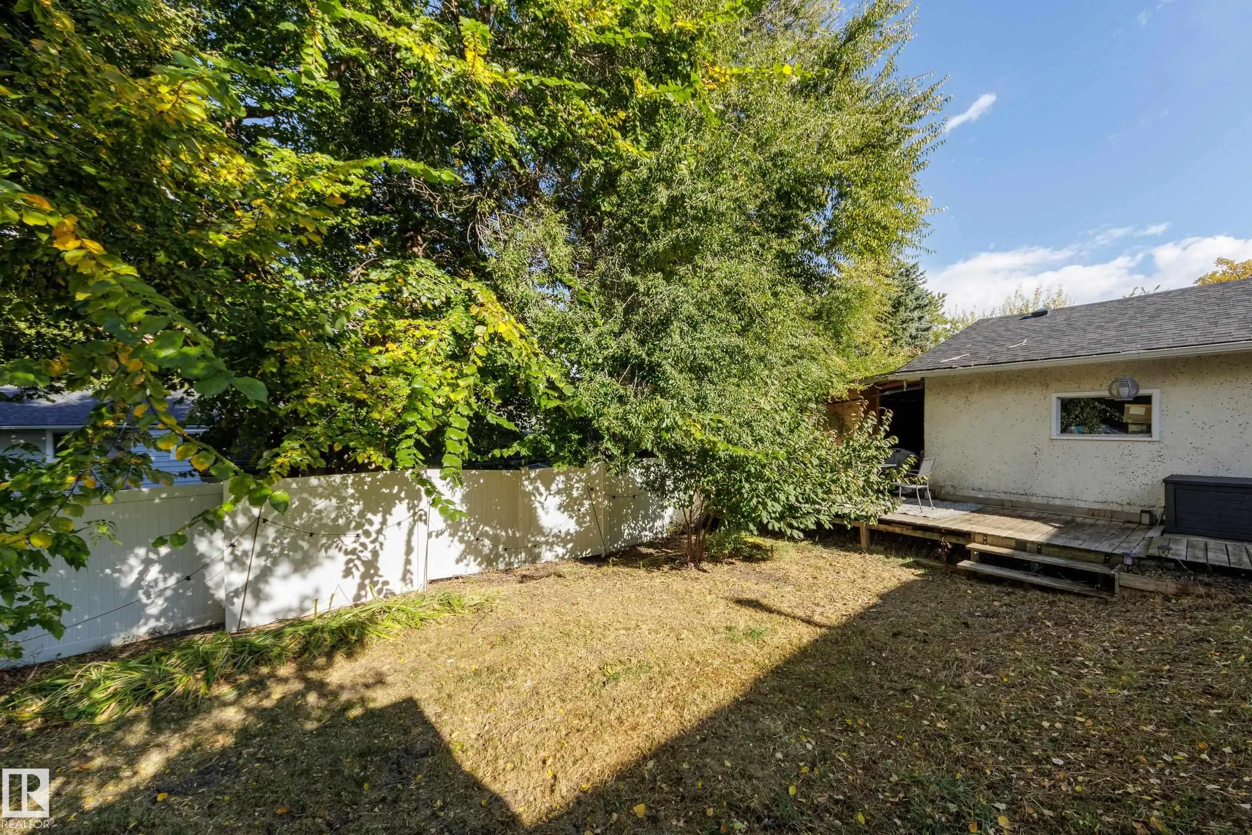 22 FALCON Crescent