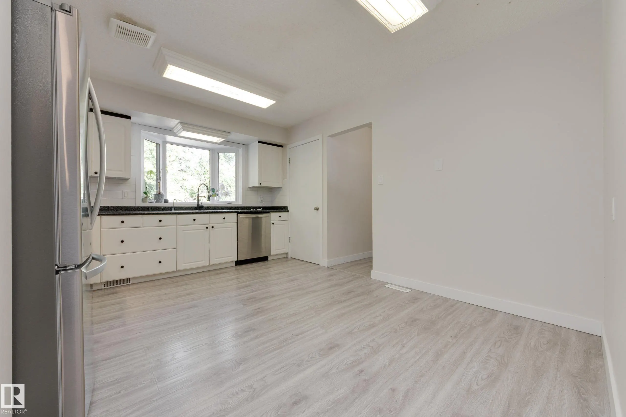 22 FALCON Crescent