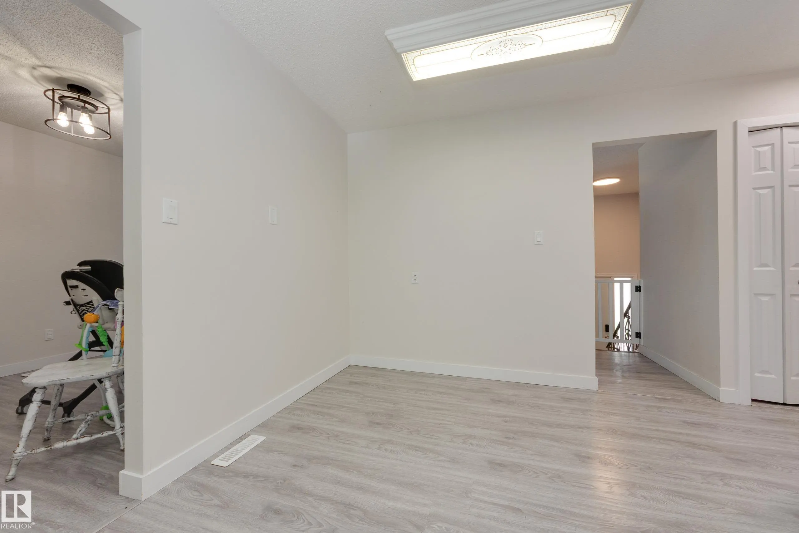 22 FALCON Crescent