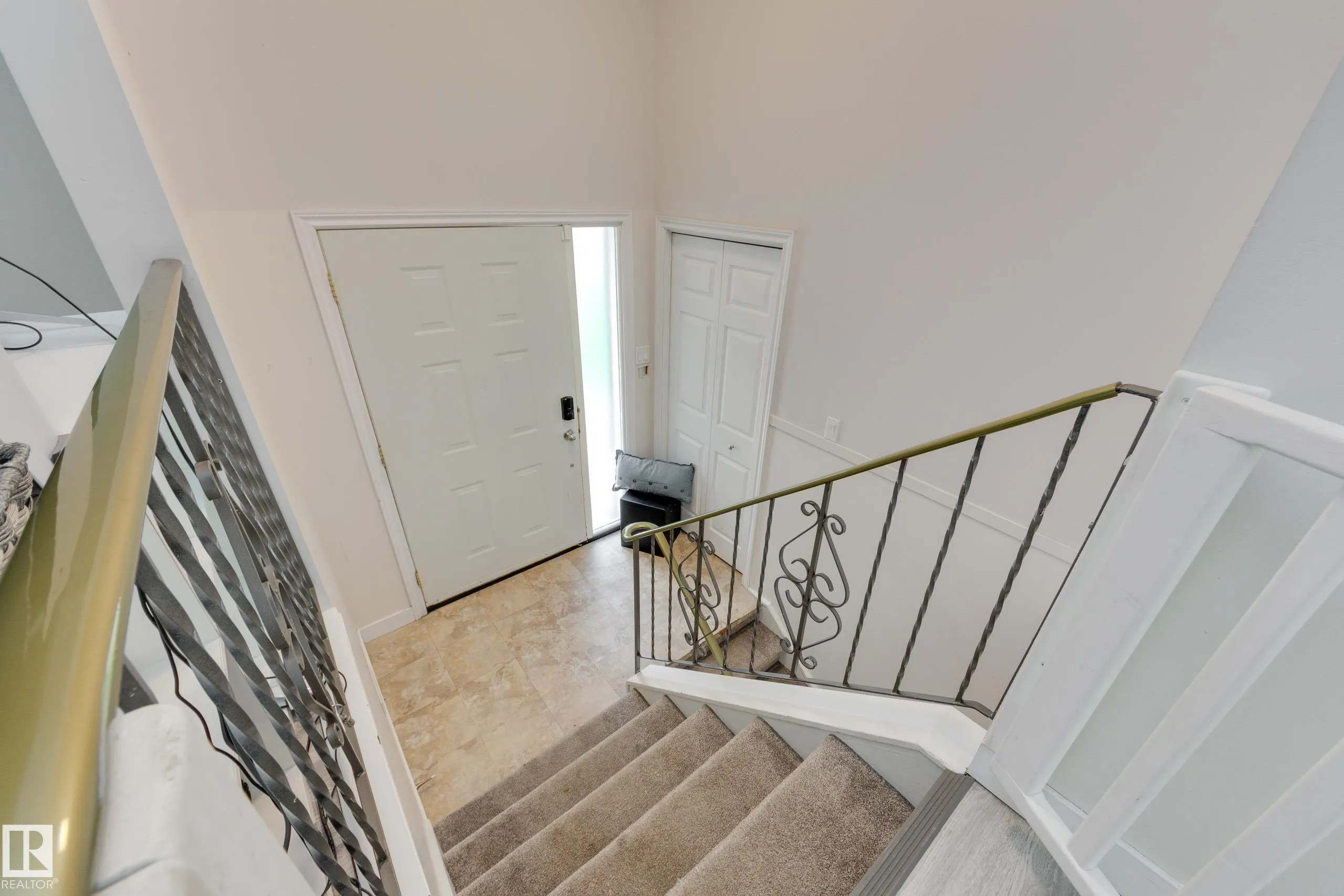 22 FALCON Crescent