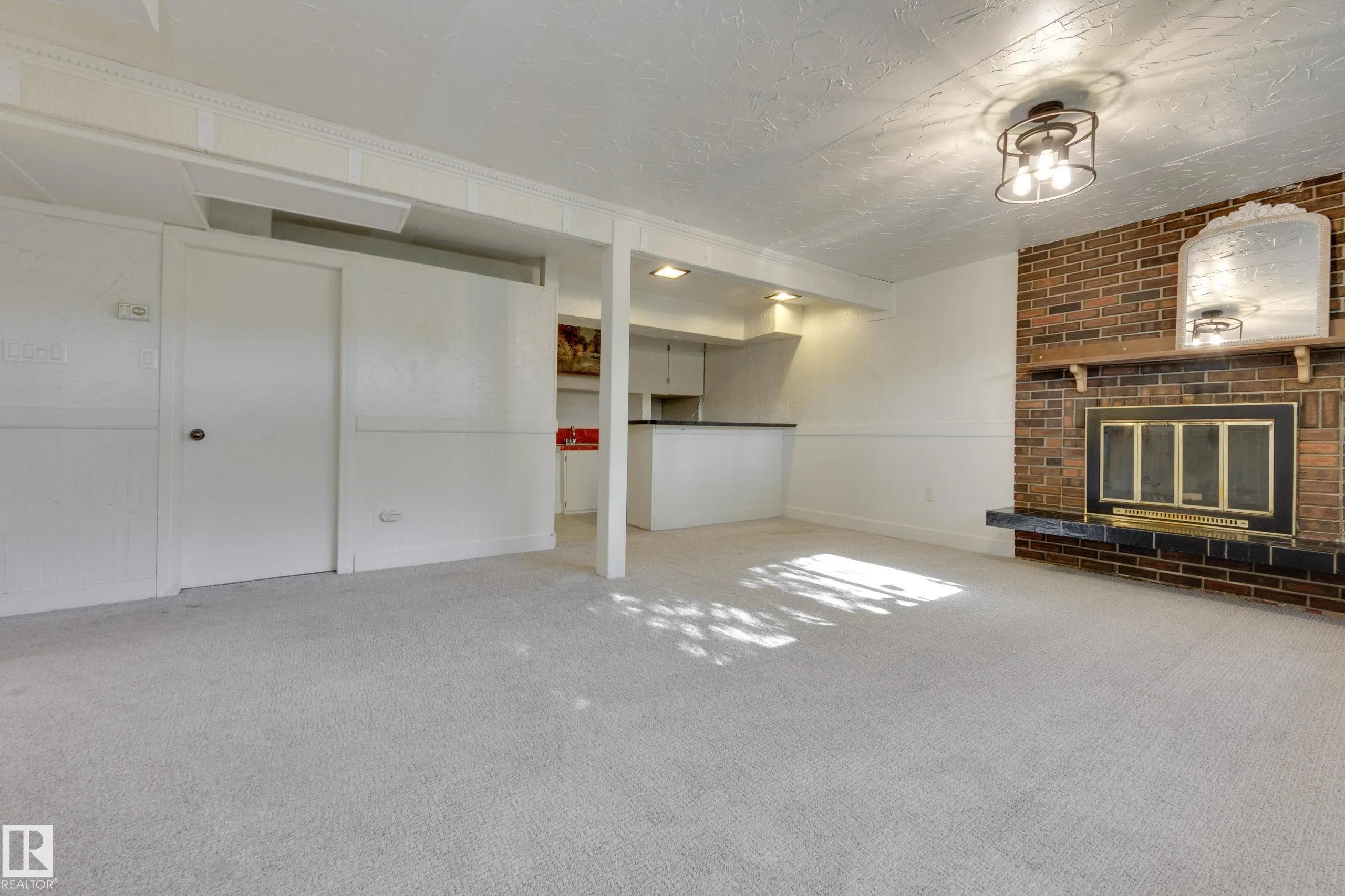 22 FALCON Crescent