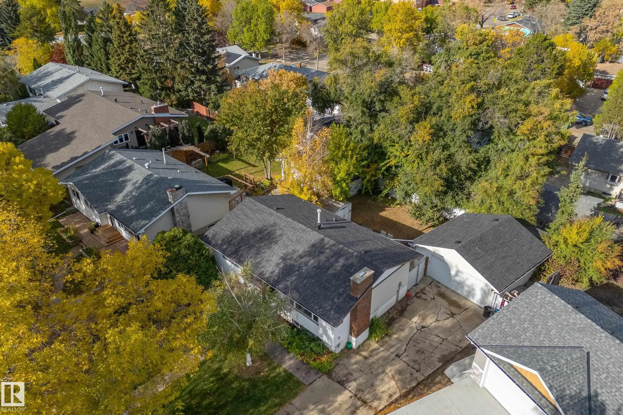 22 FALCON Crescent