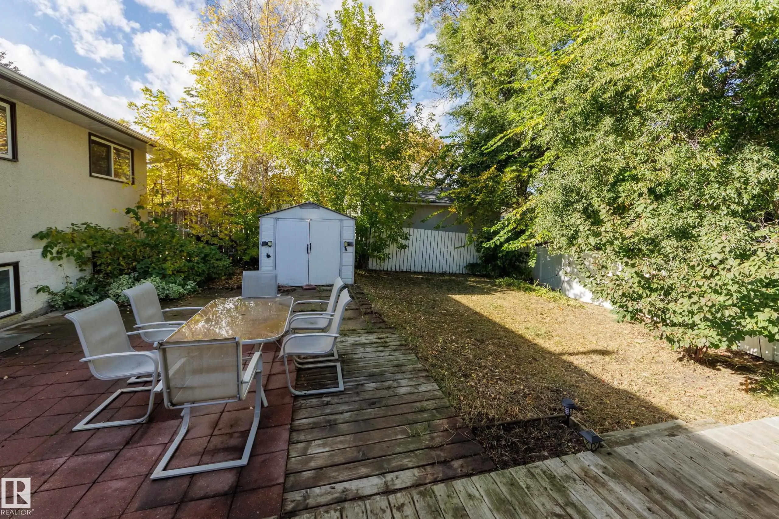 22 FALCON Crescent