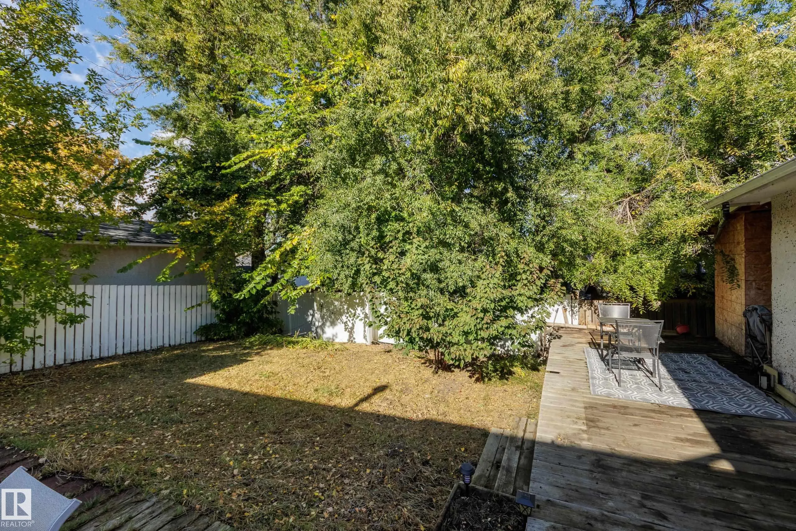 22 FALCON Crescent