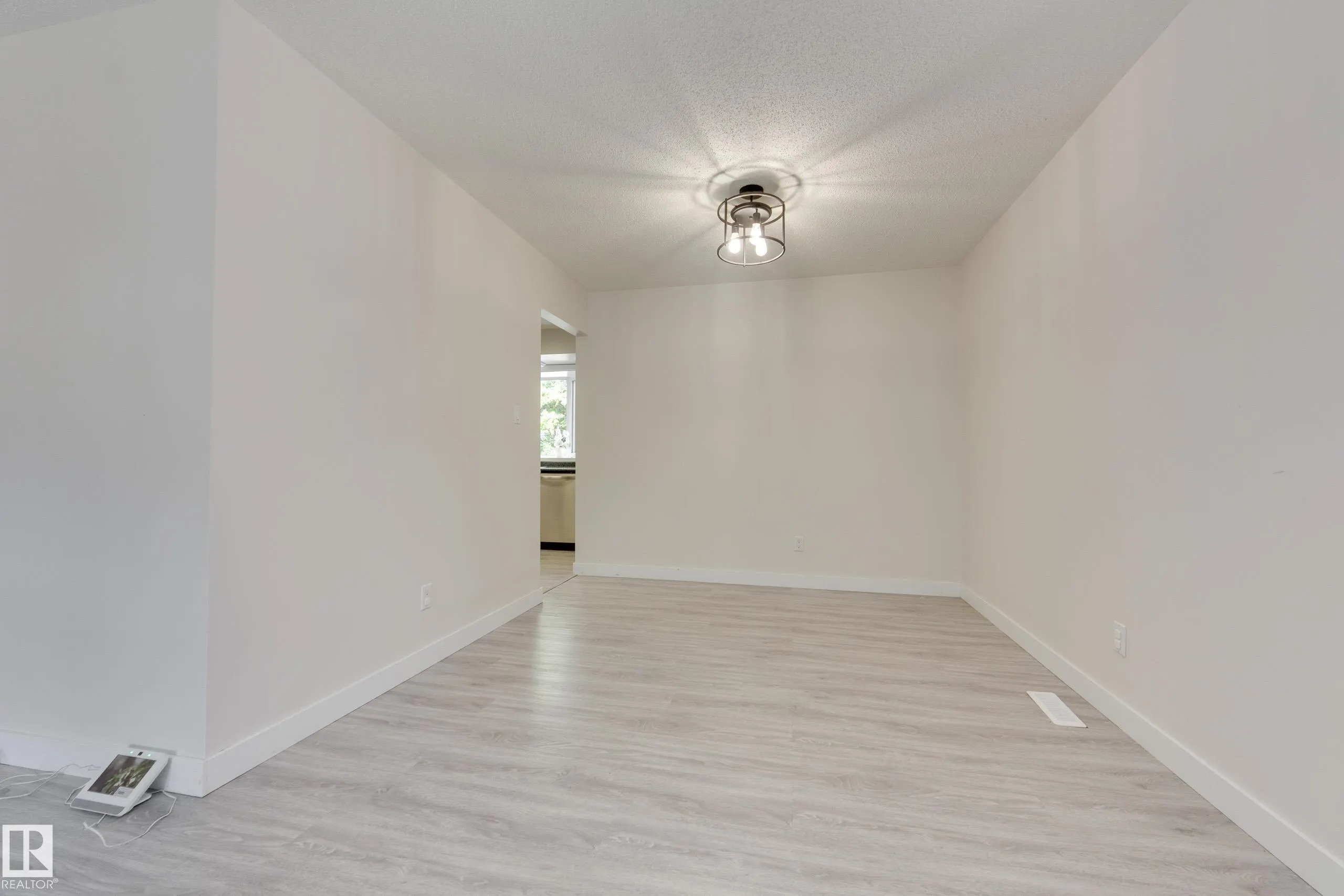 22 FALCON Crescent