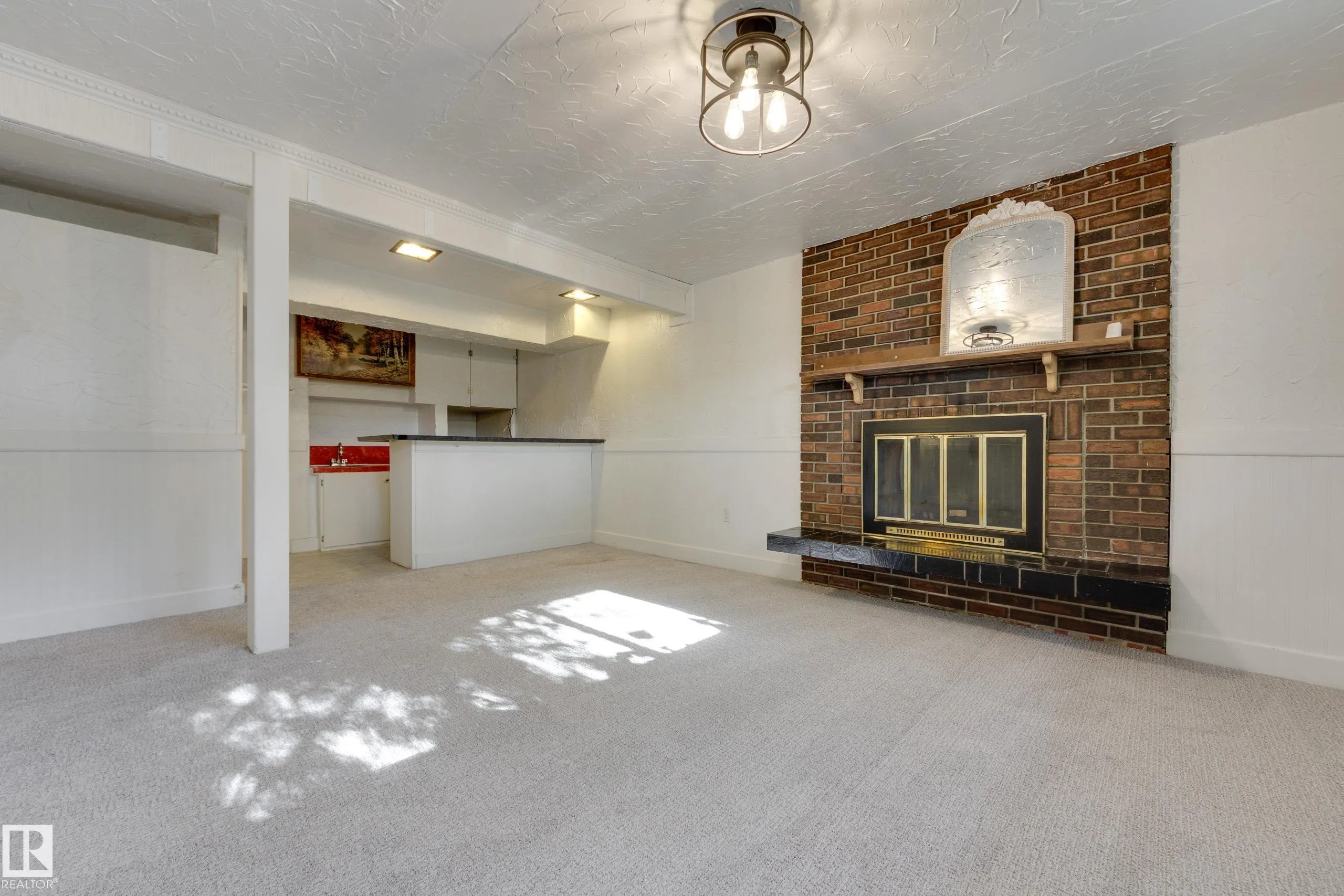 22 FALCON Crescent