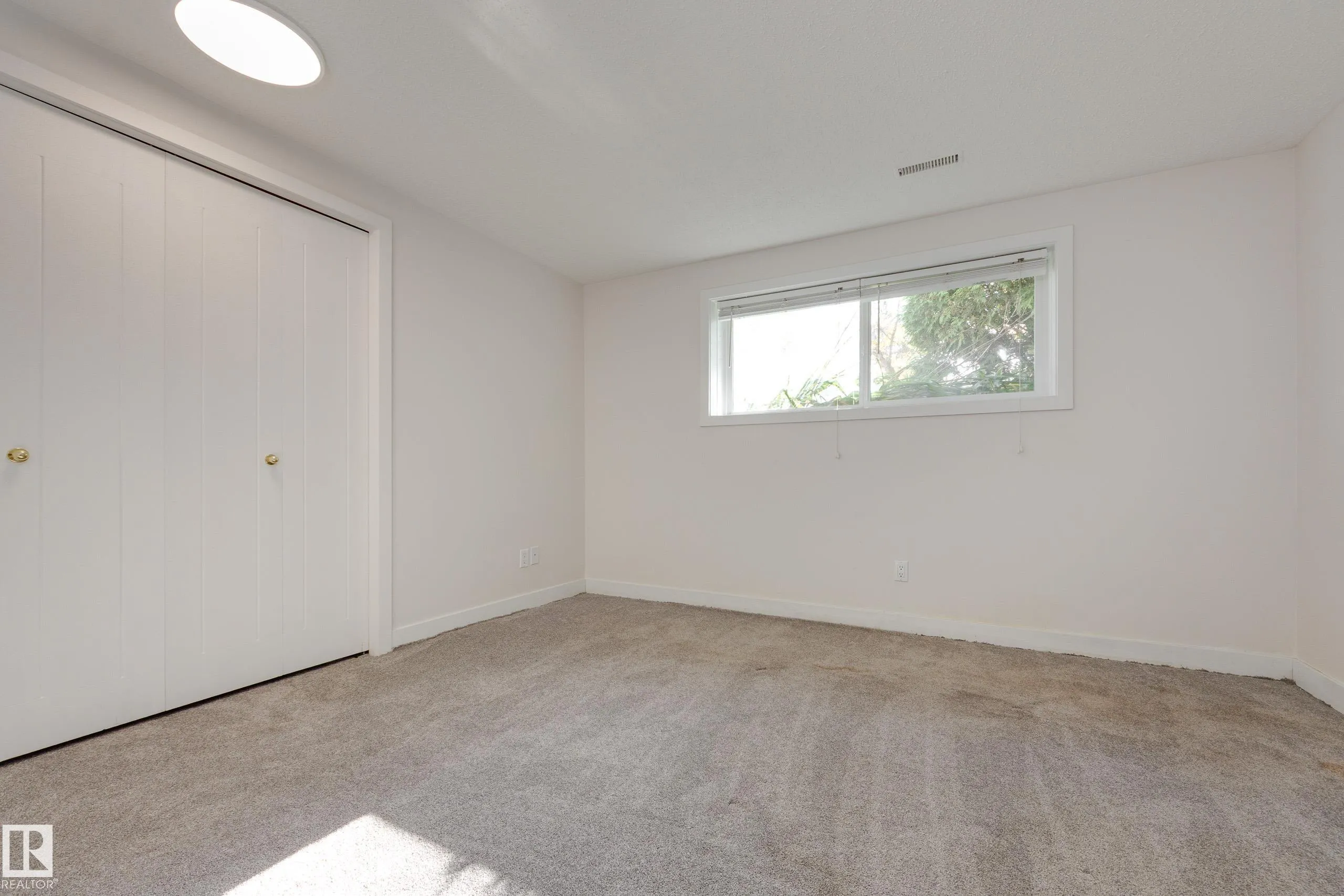 22 FALCON Crescent