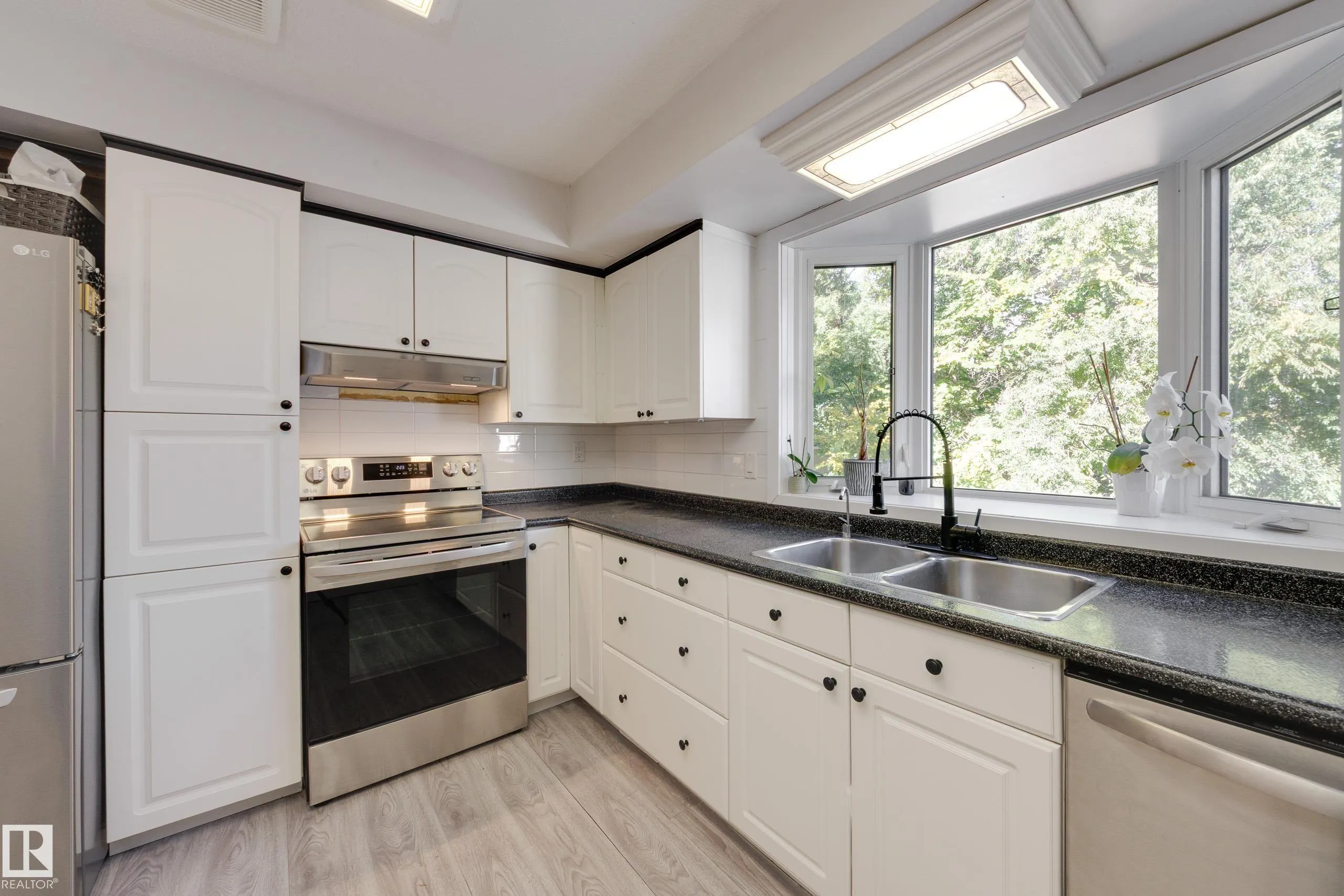 22 FALCON Crescent