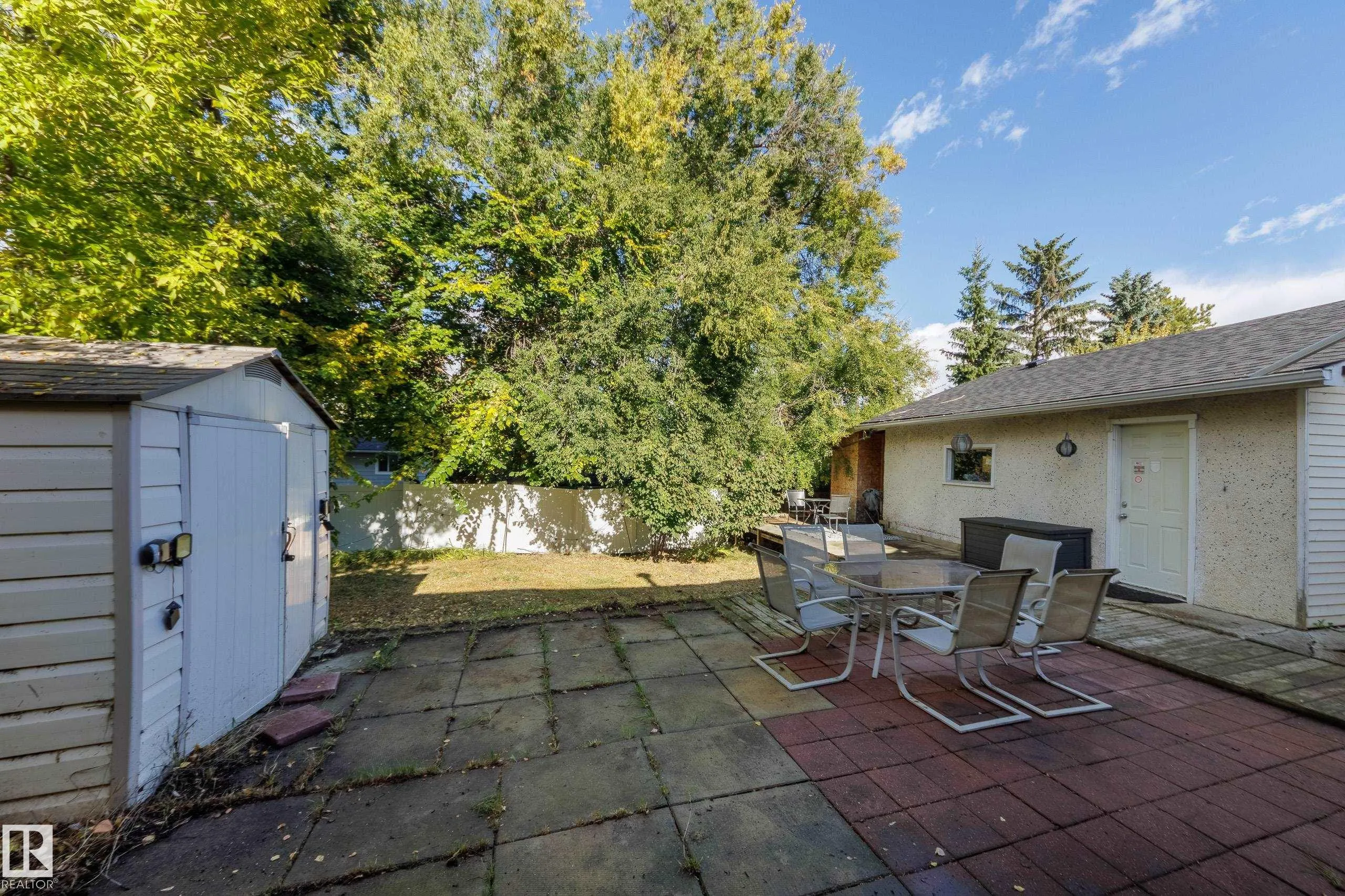 22 FALCON Crescent