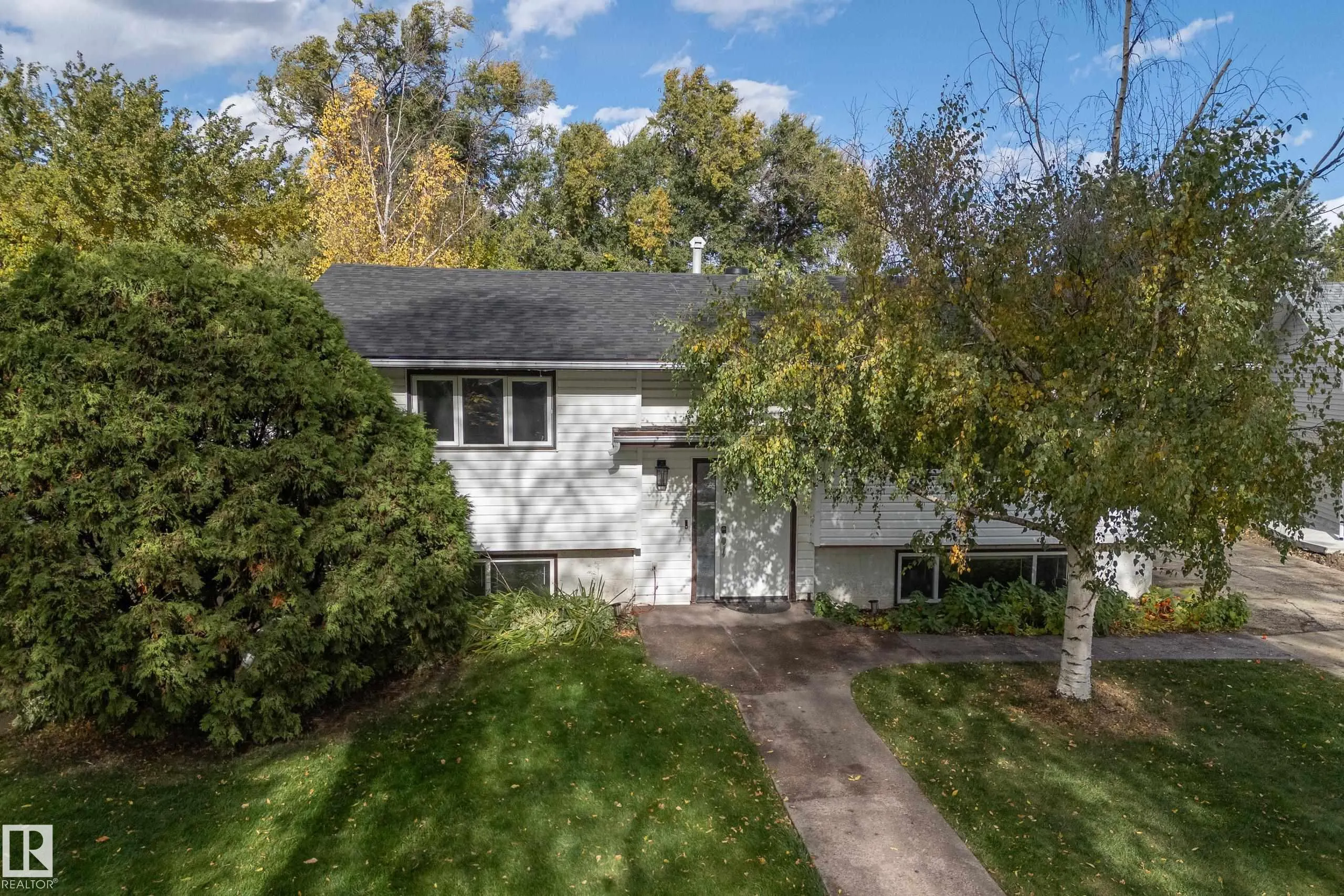 22 FALCON Crescent