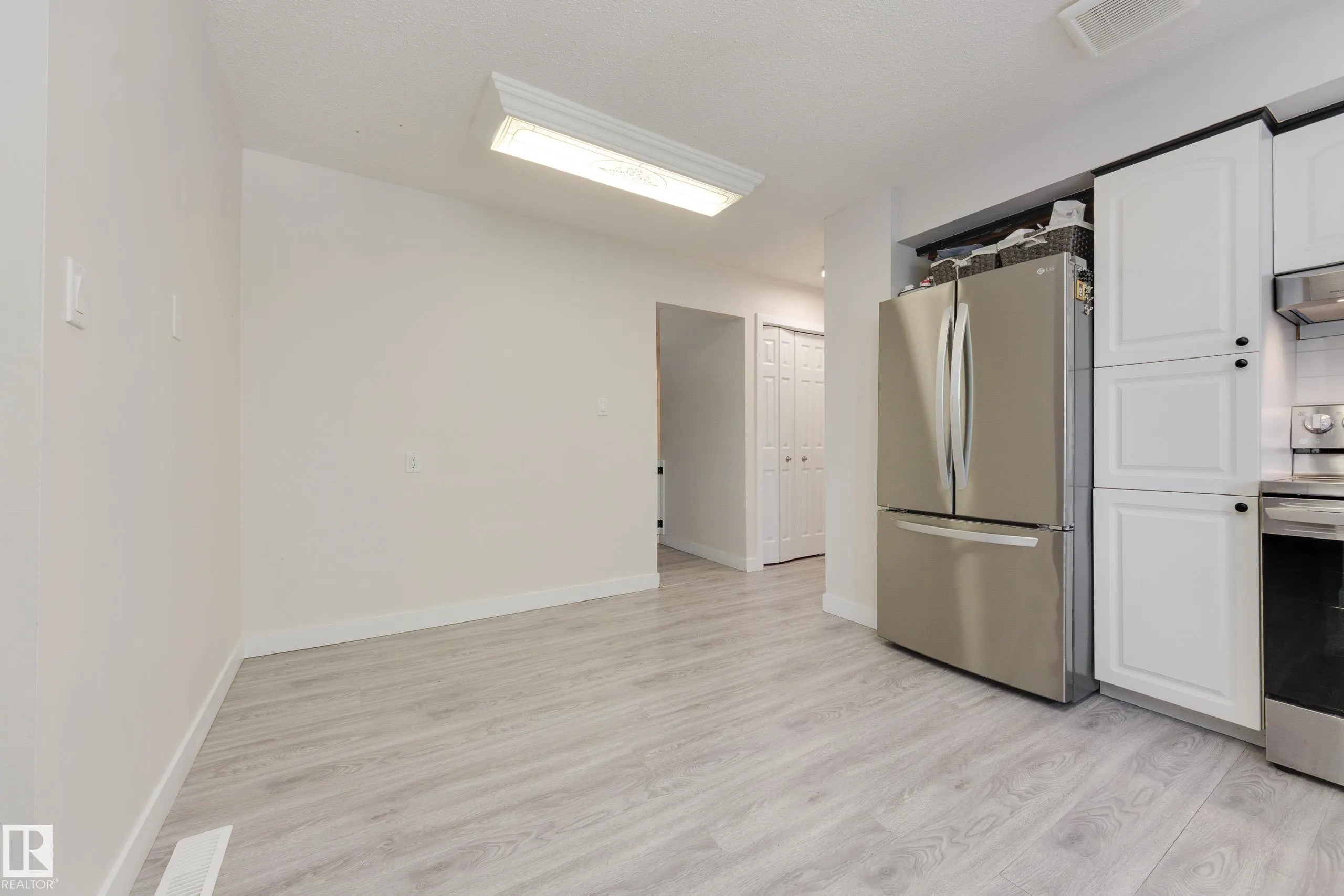 22 FALCON Crescent