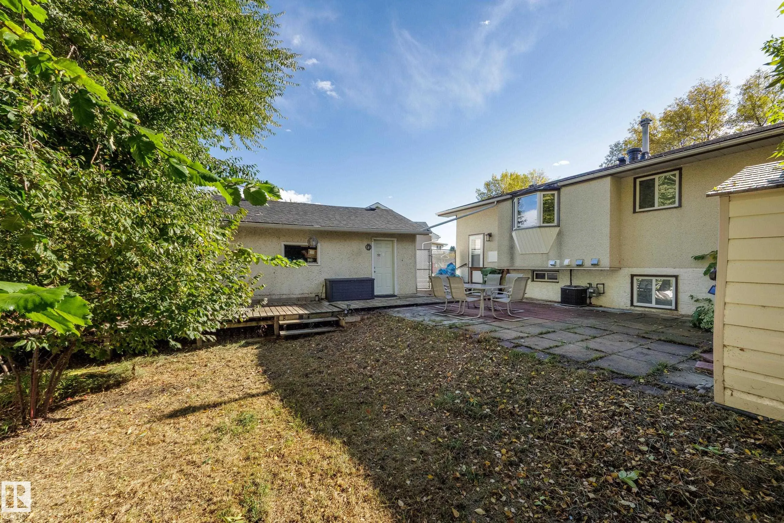 22 FALCON Crescent