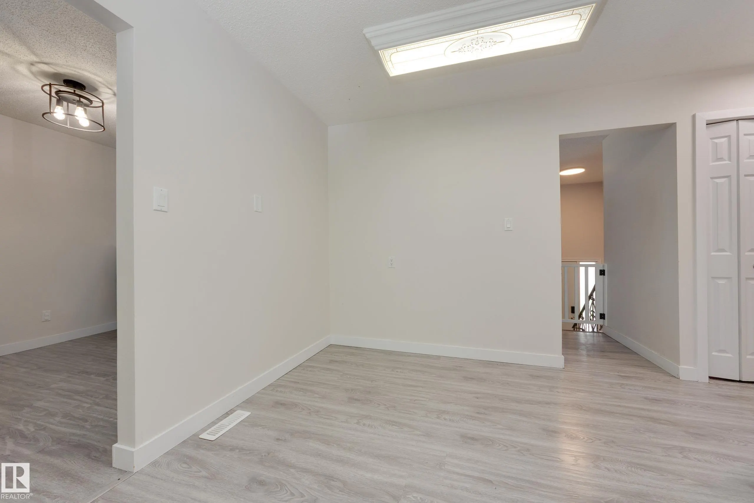 22 FALCON Crescent