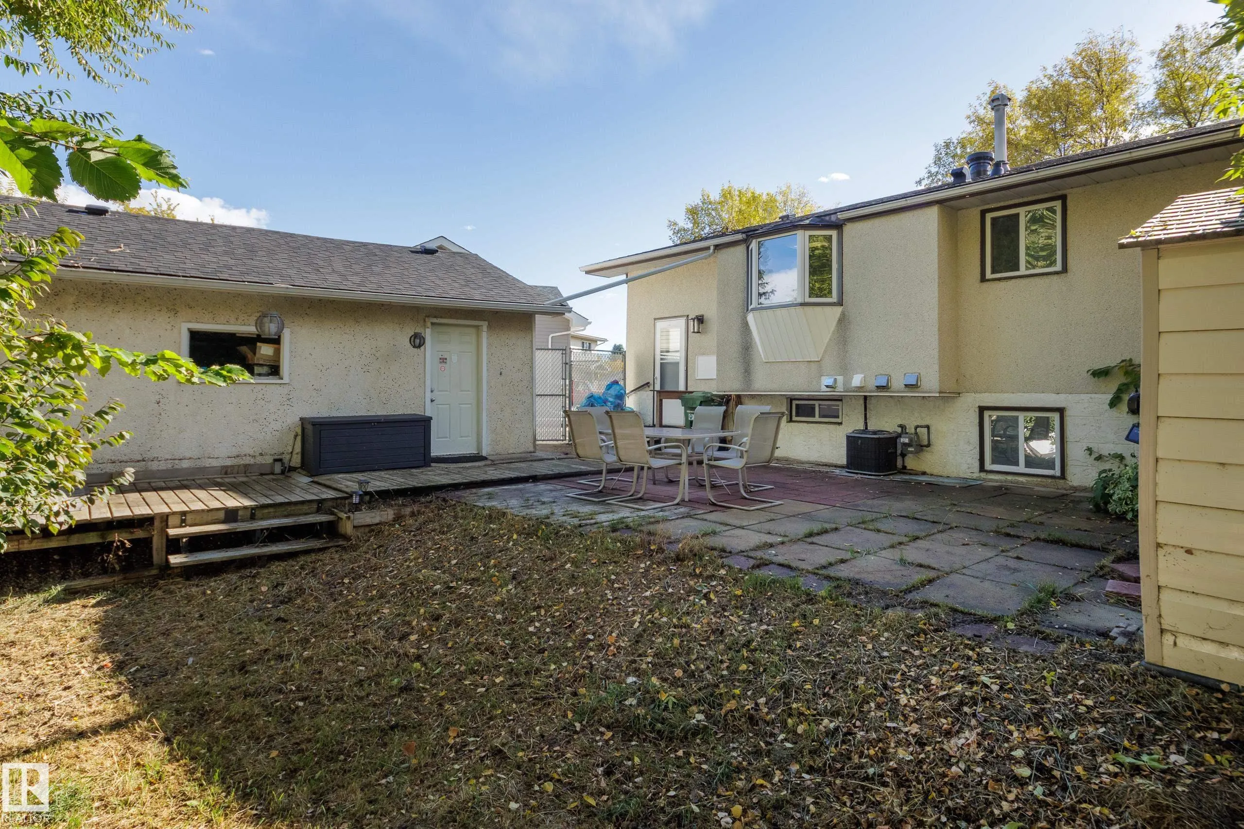 22 FALCON Crescent