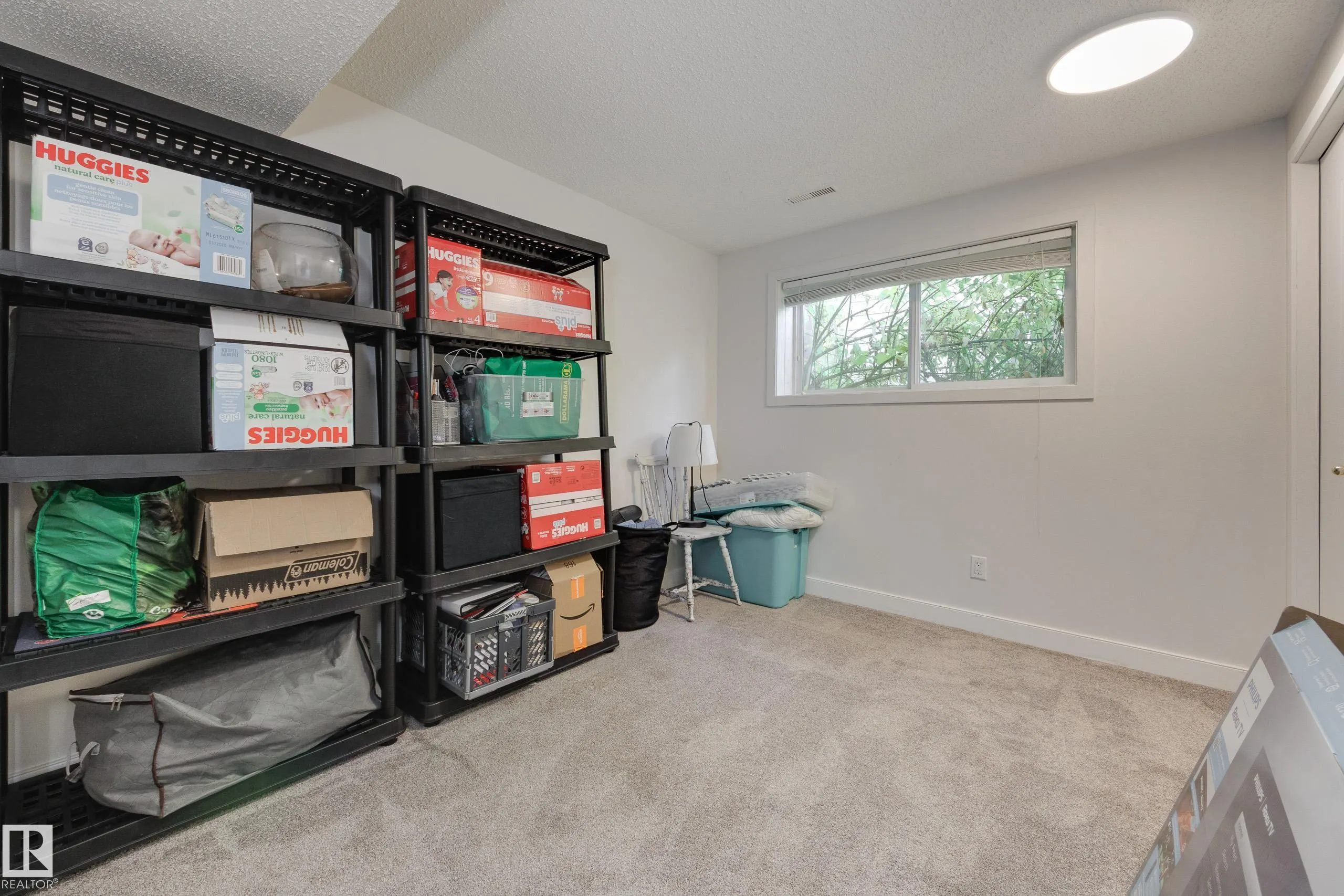 22 FALCON Crescent