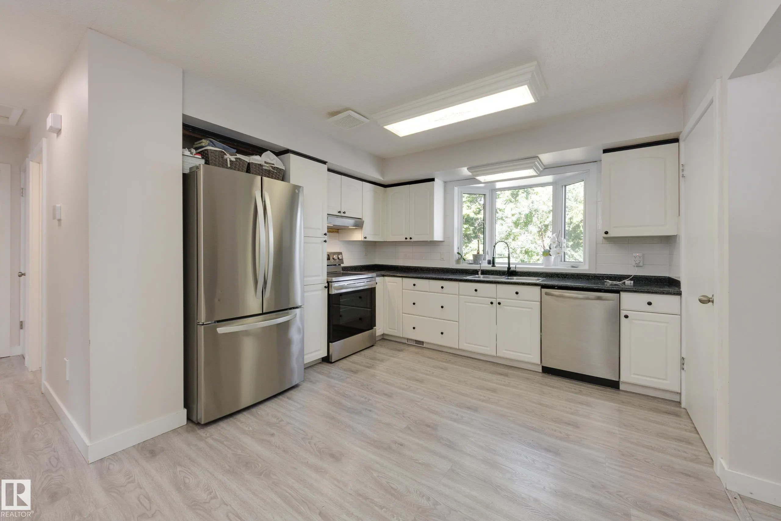22 FALCON Crescent