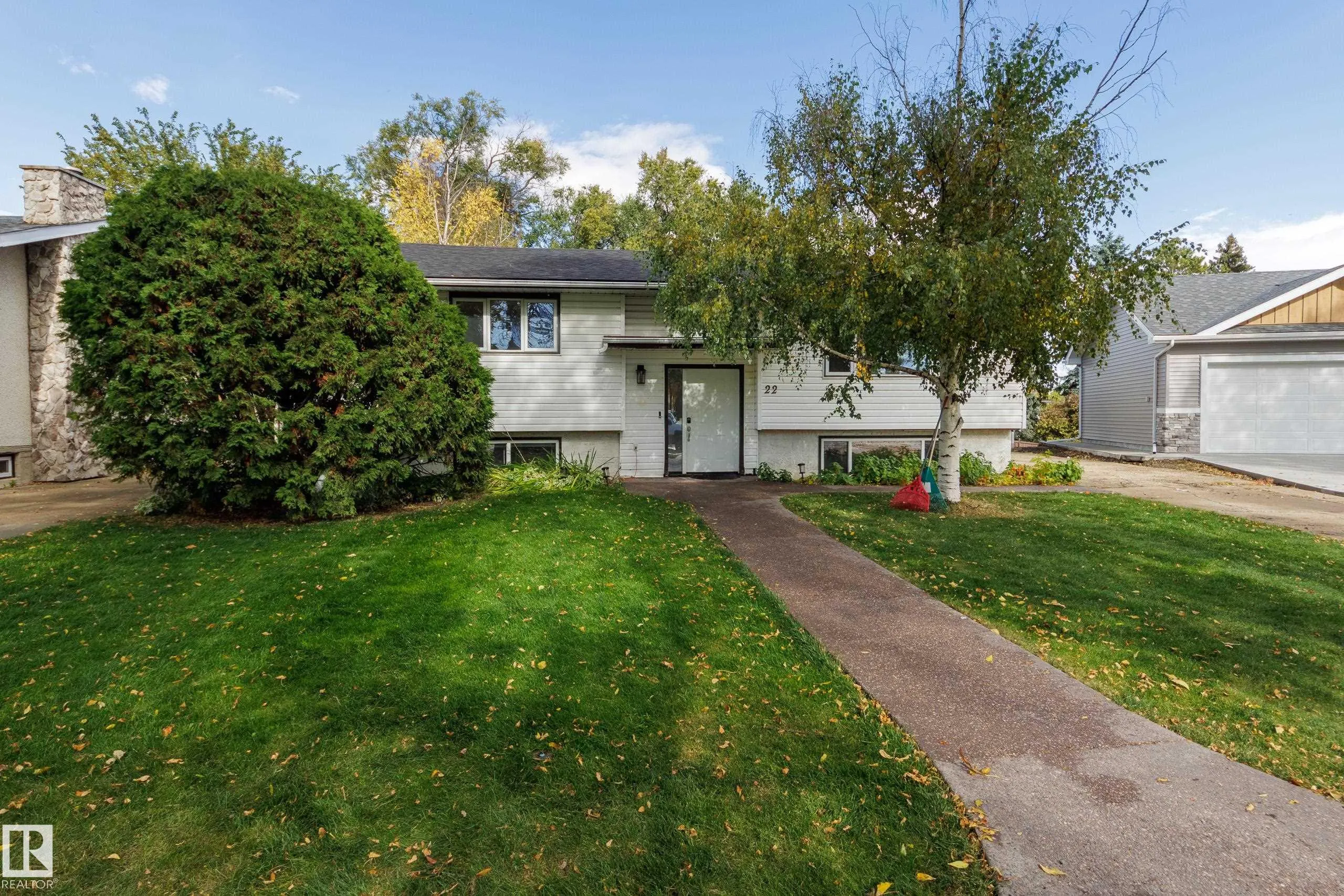 22 FALCON Crescent