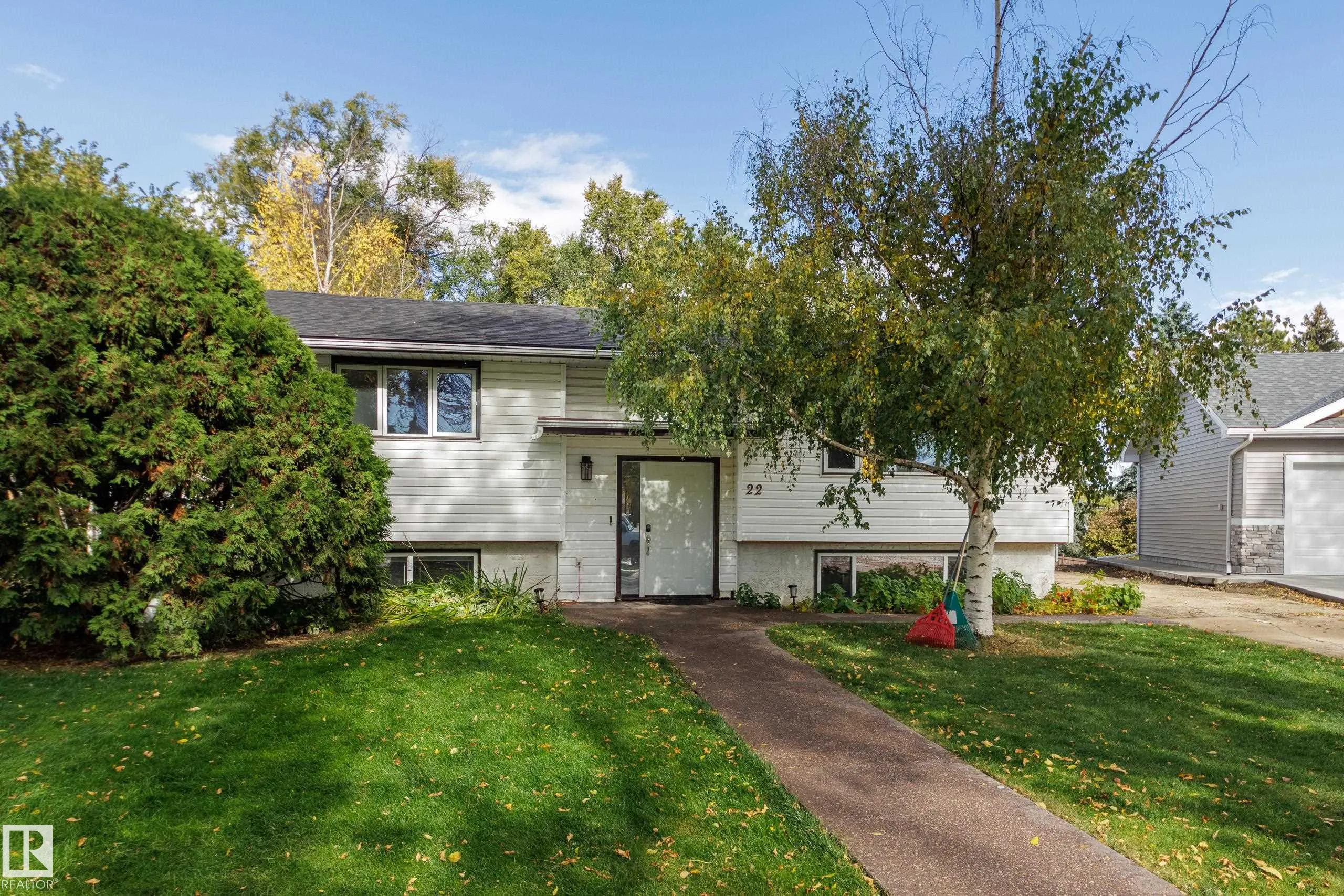 22 FALCON Crescent