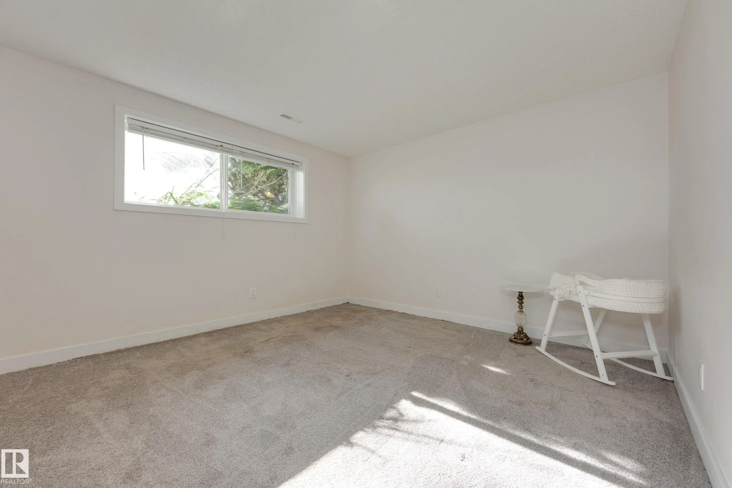 22 FALCON Crescent