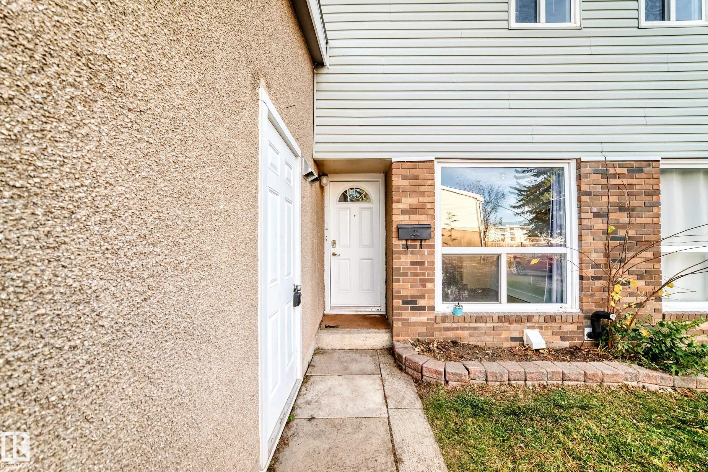 246 Grandin Village