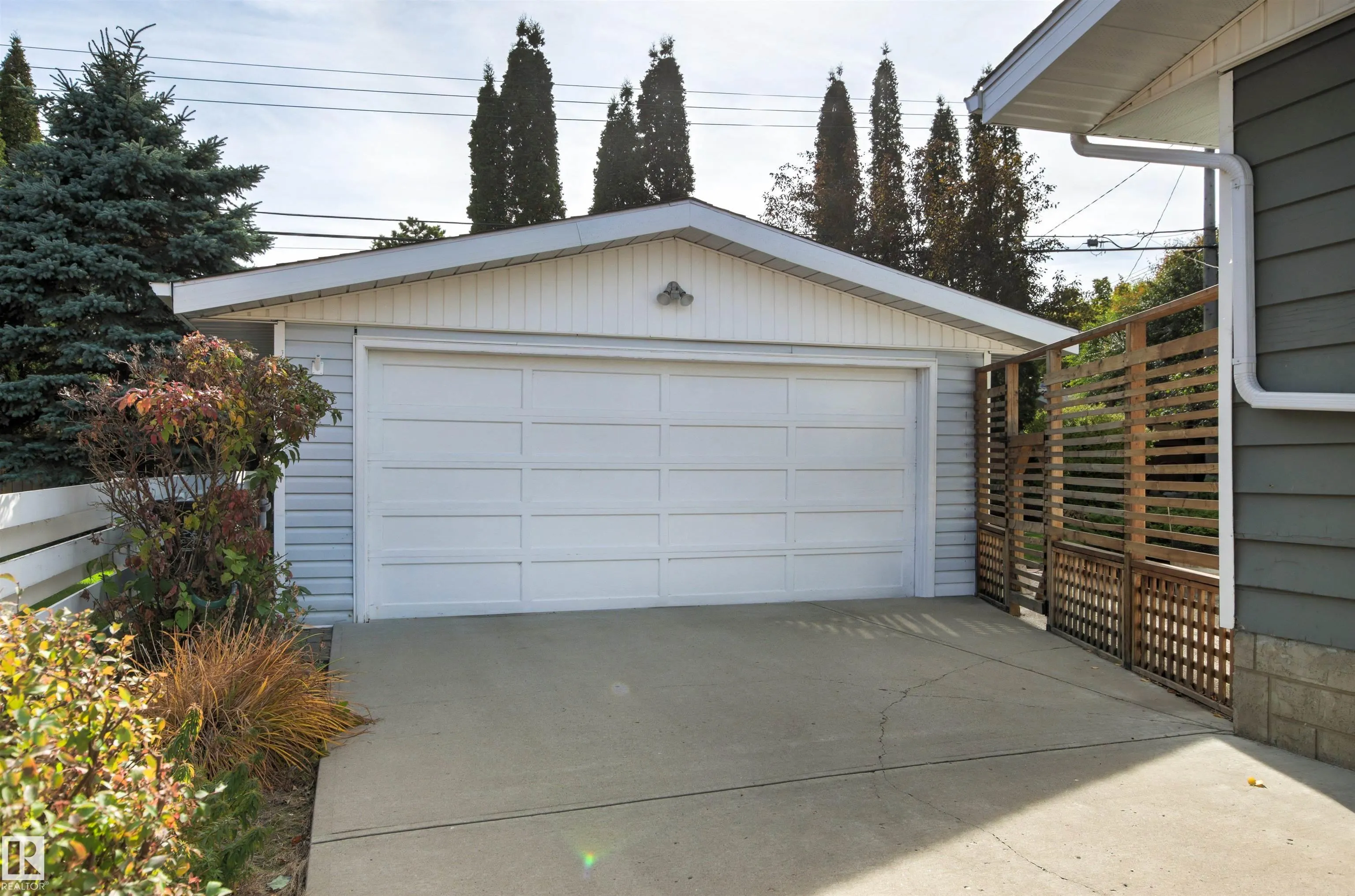 15405 75 Avenue