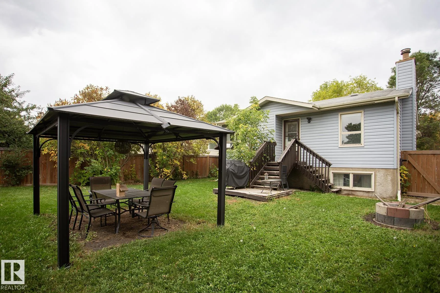 8 ASH Crescent