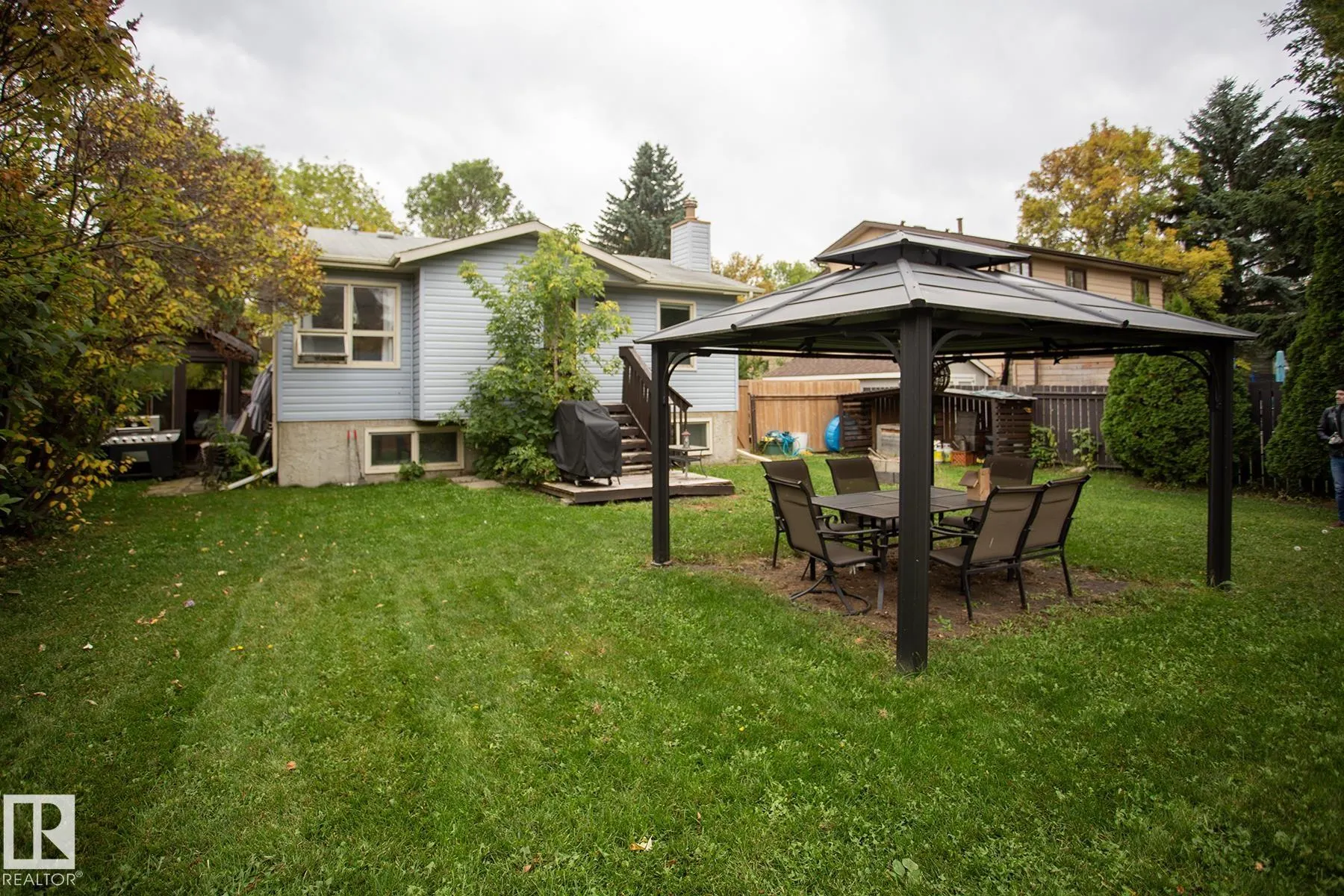 8 ASH Crescent