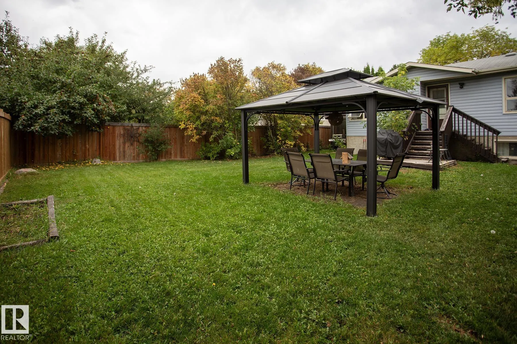 8 ASH Crescent