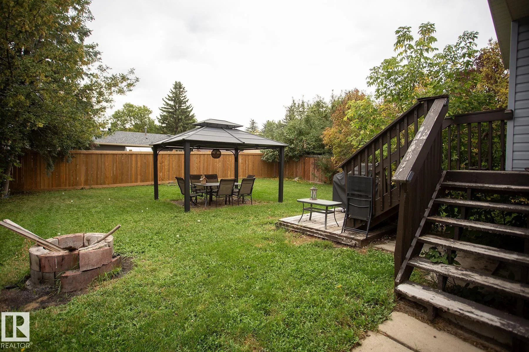8 ASH Crescent