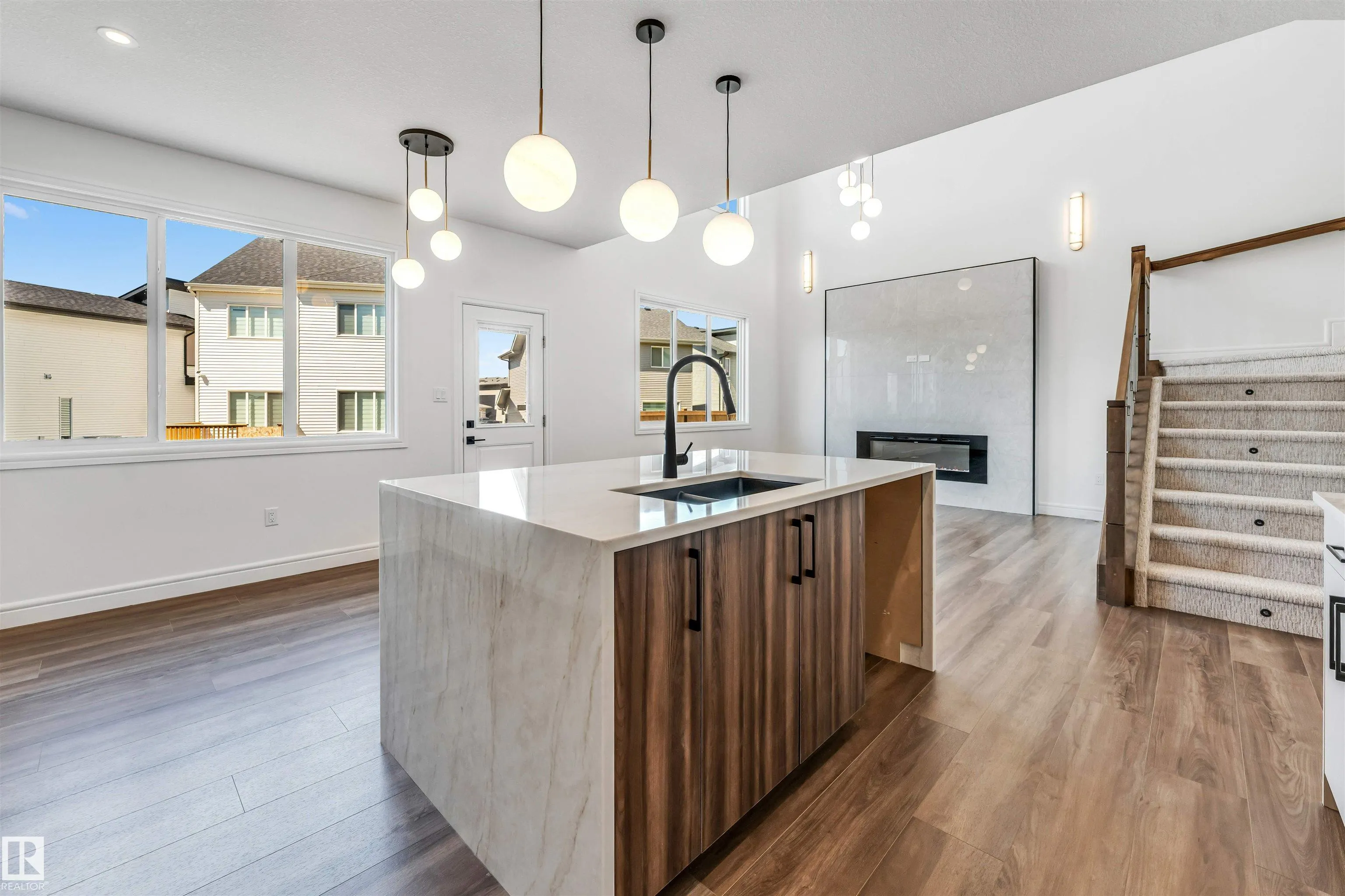 19420 25 Ave