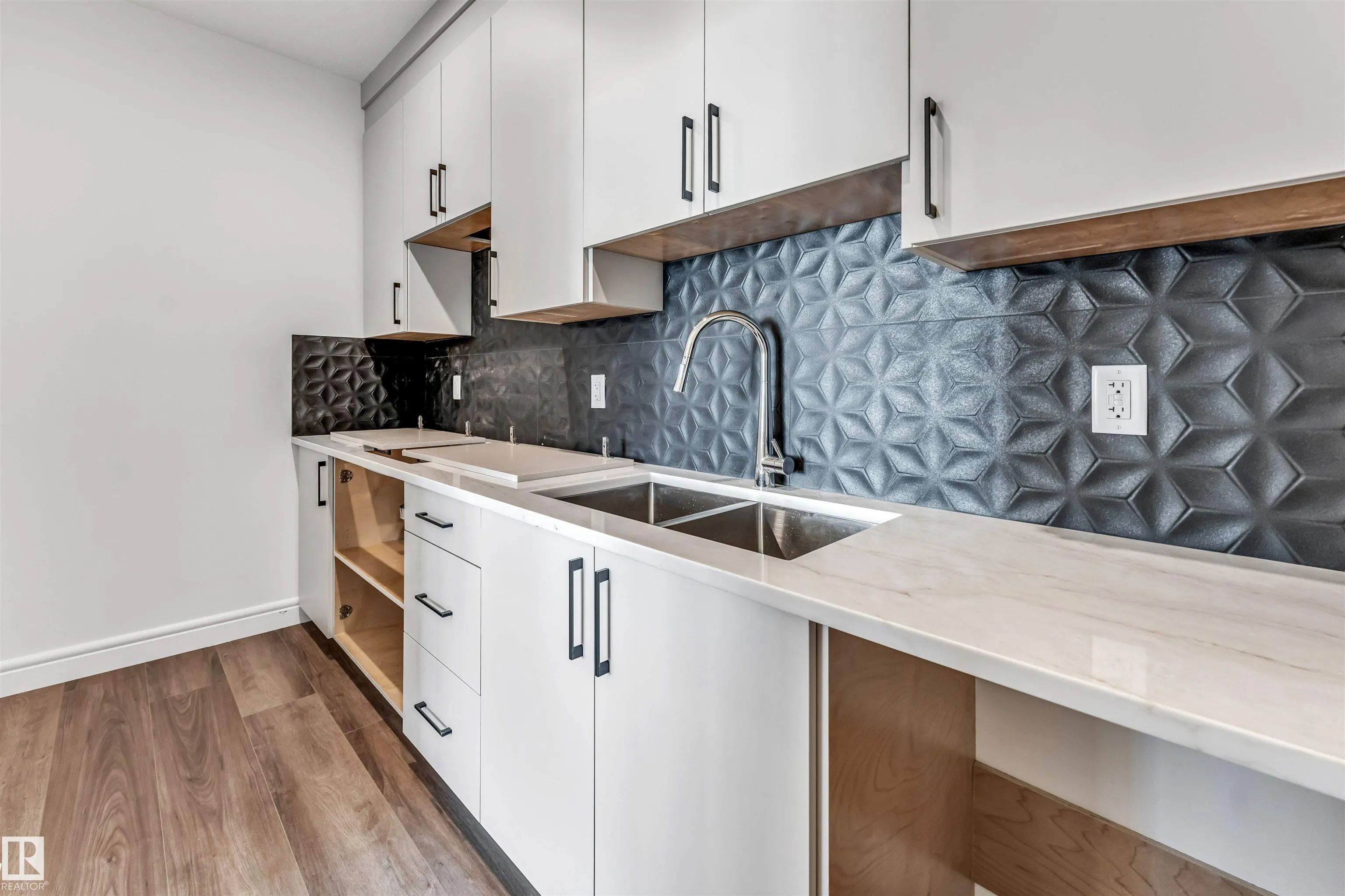 19420 25 Ave