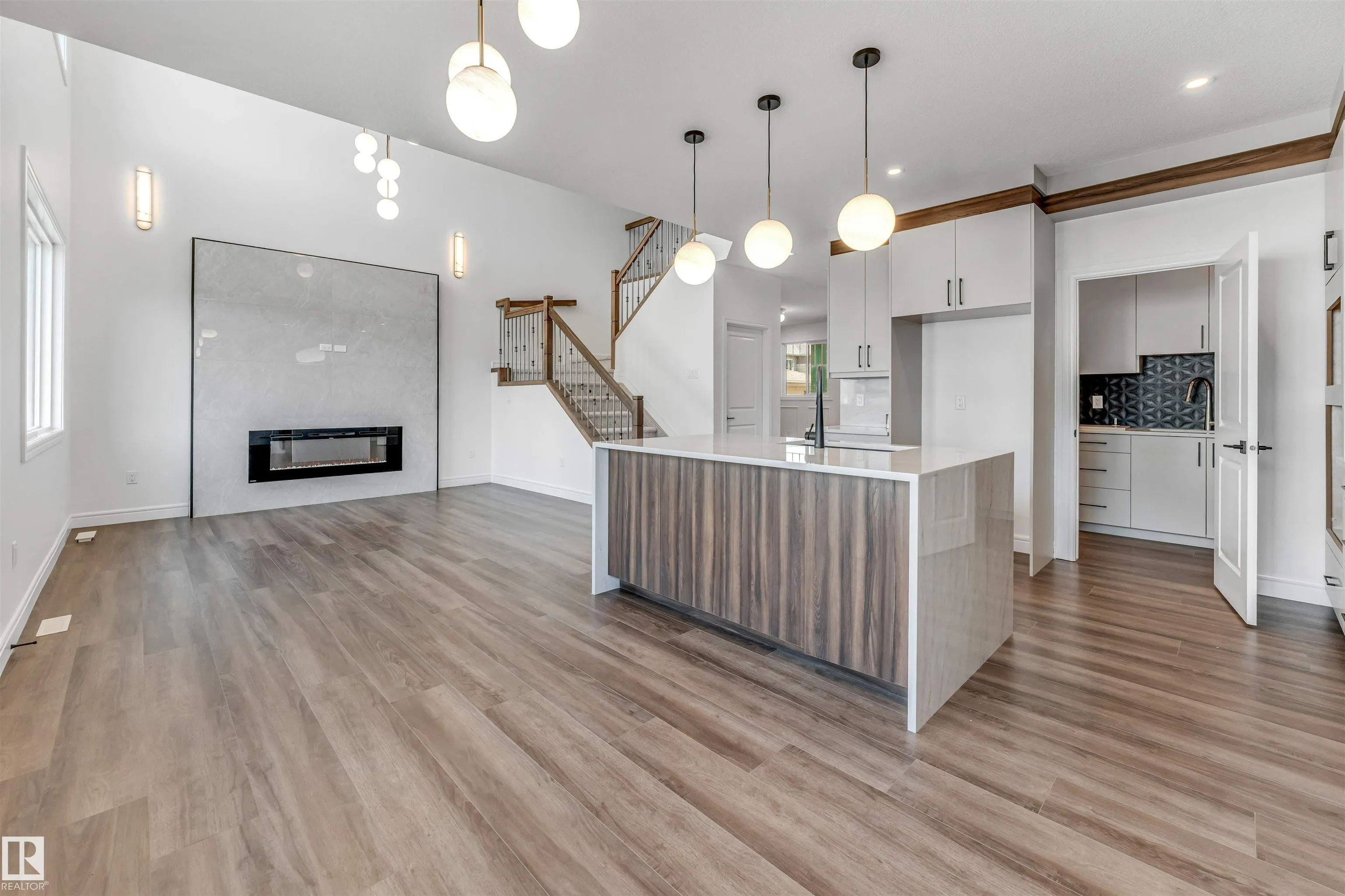 19420 25 Ave