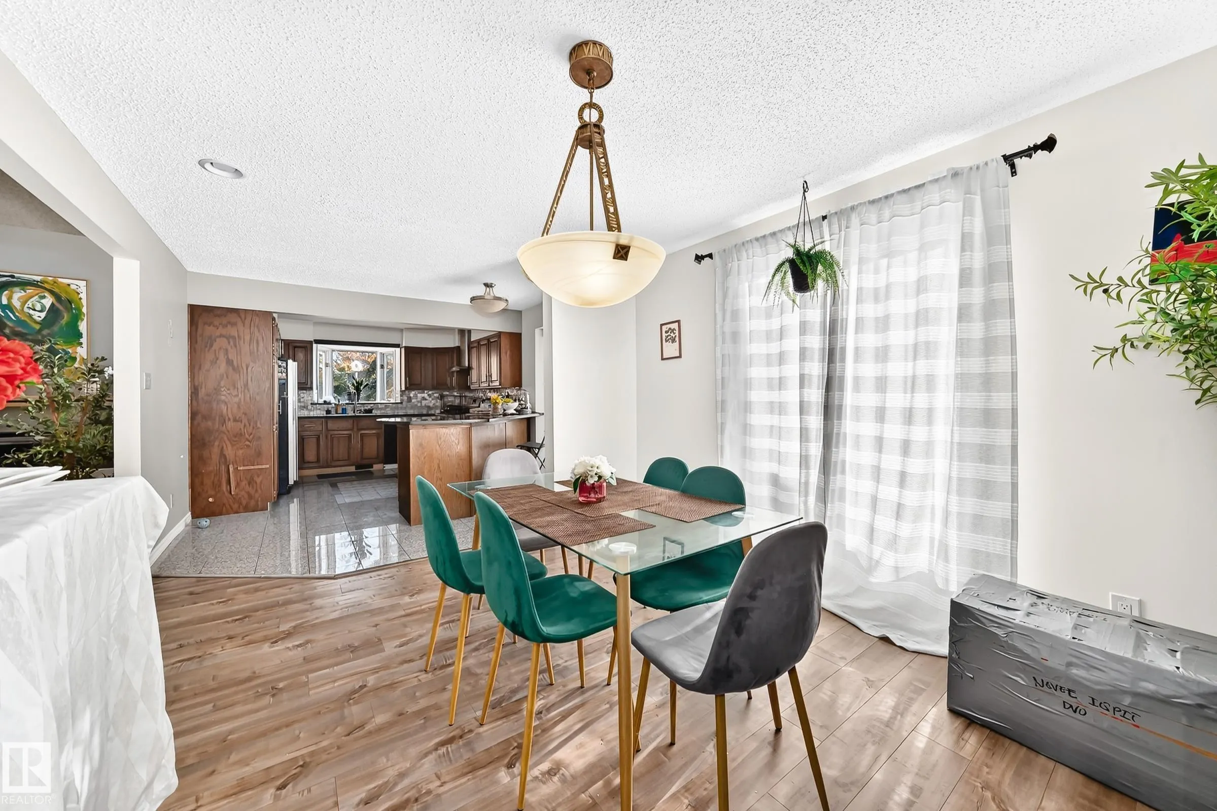 92 HOWSON Crescent