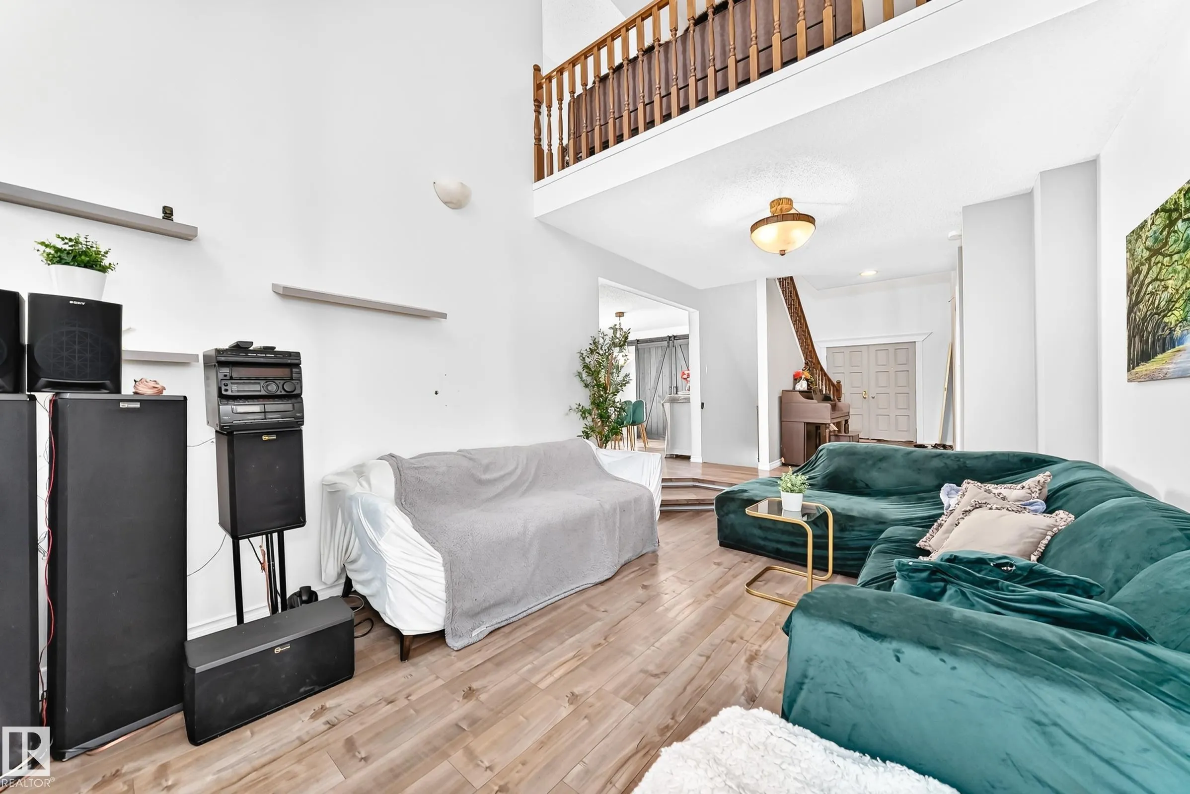 92 HOWSON Crescent