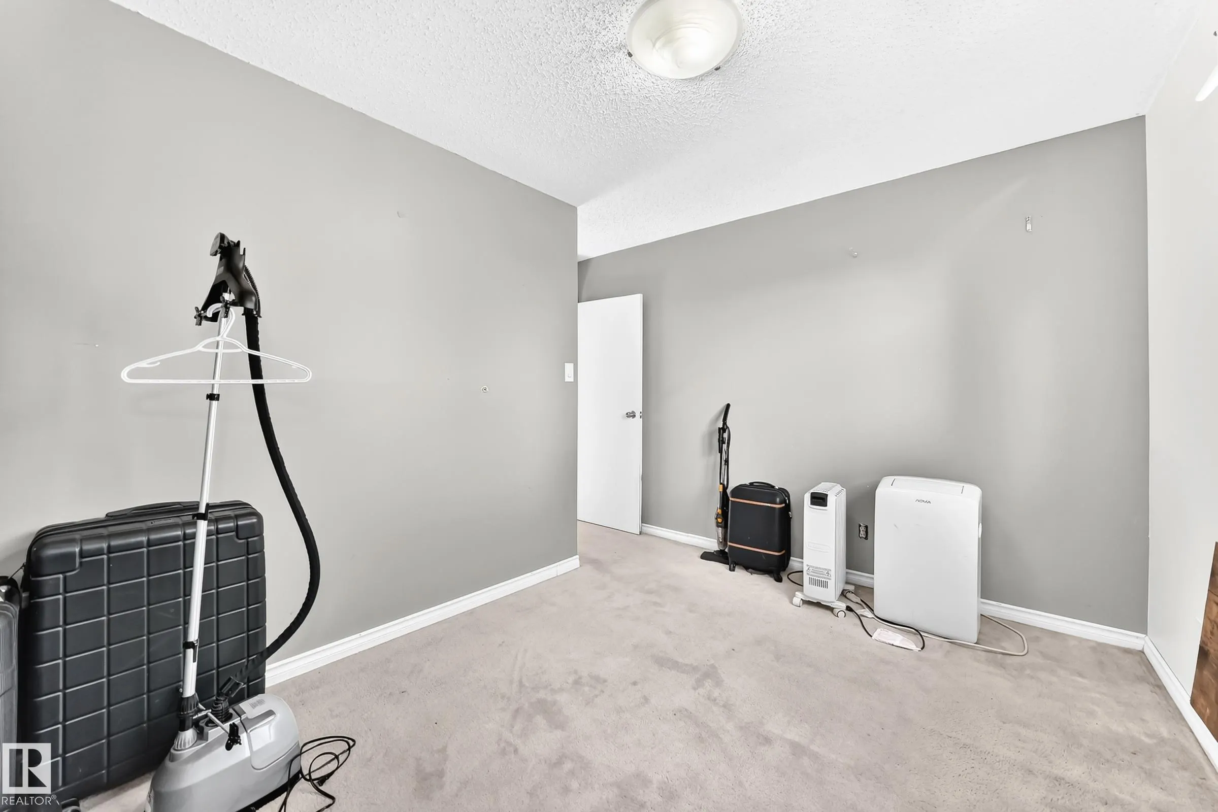92 HOWSON Crescent