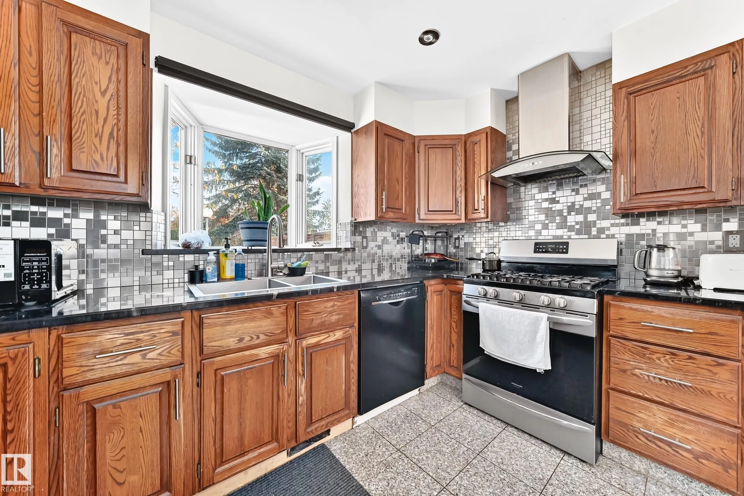 92 HOWSON Crescent