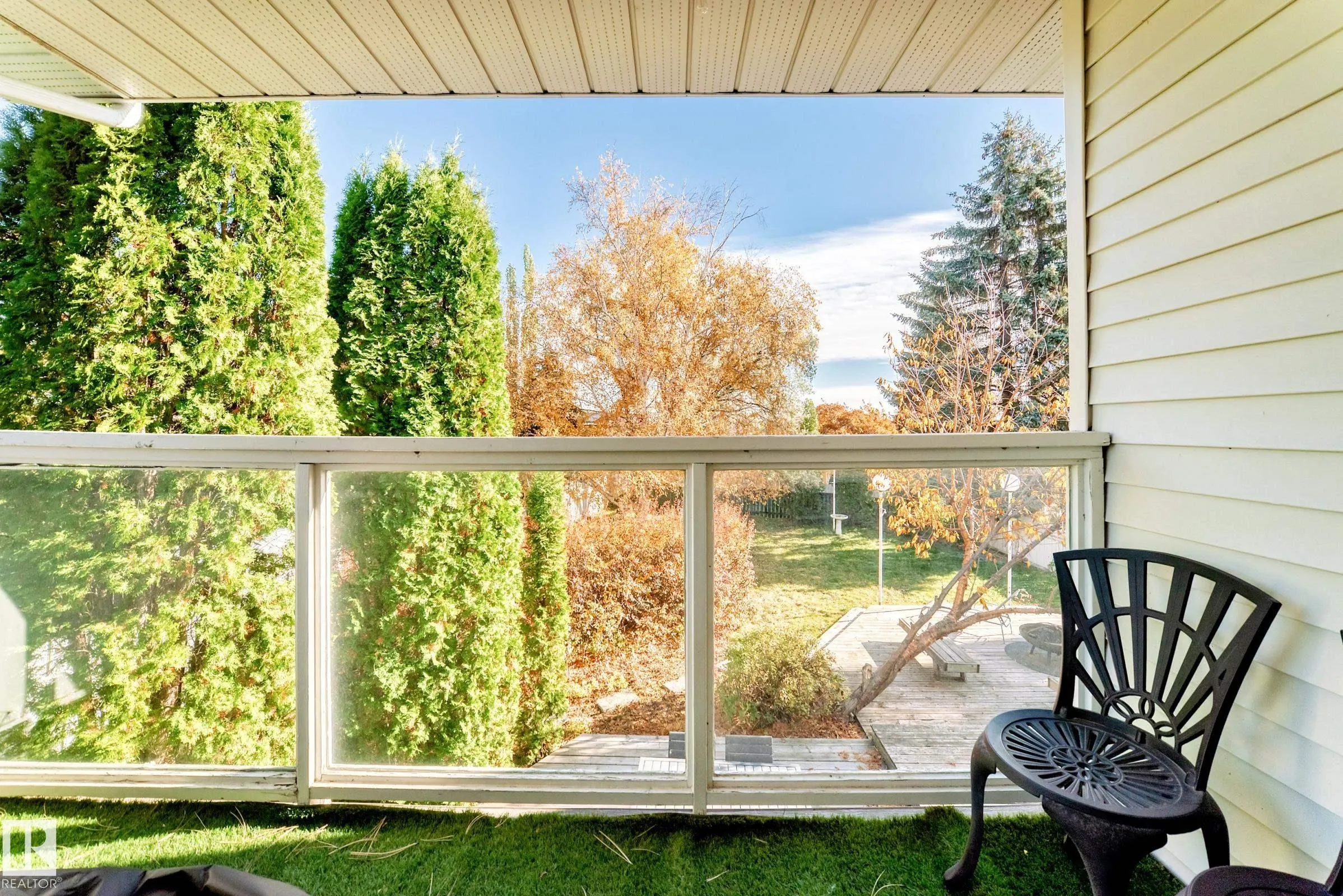 92 HOWSON Crescent