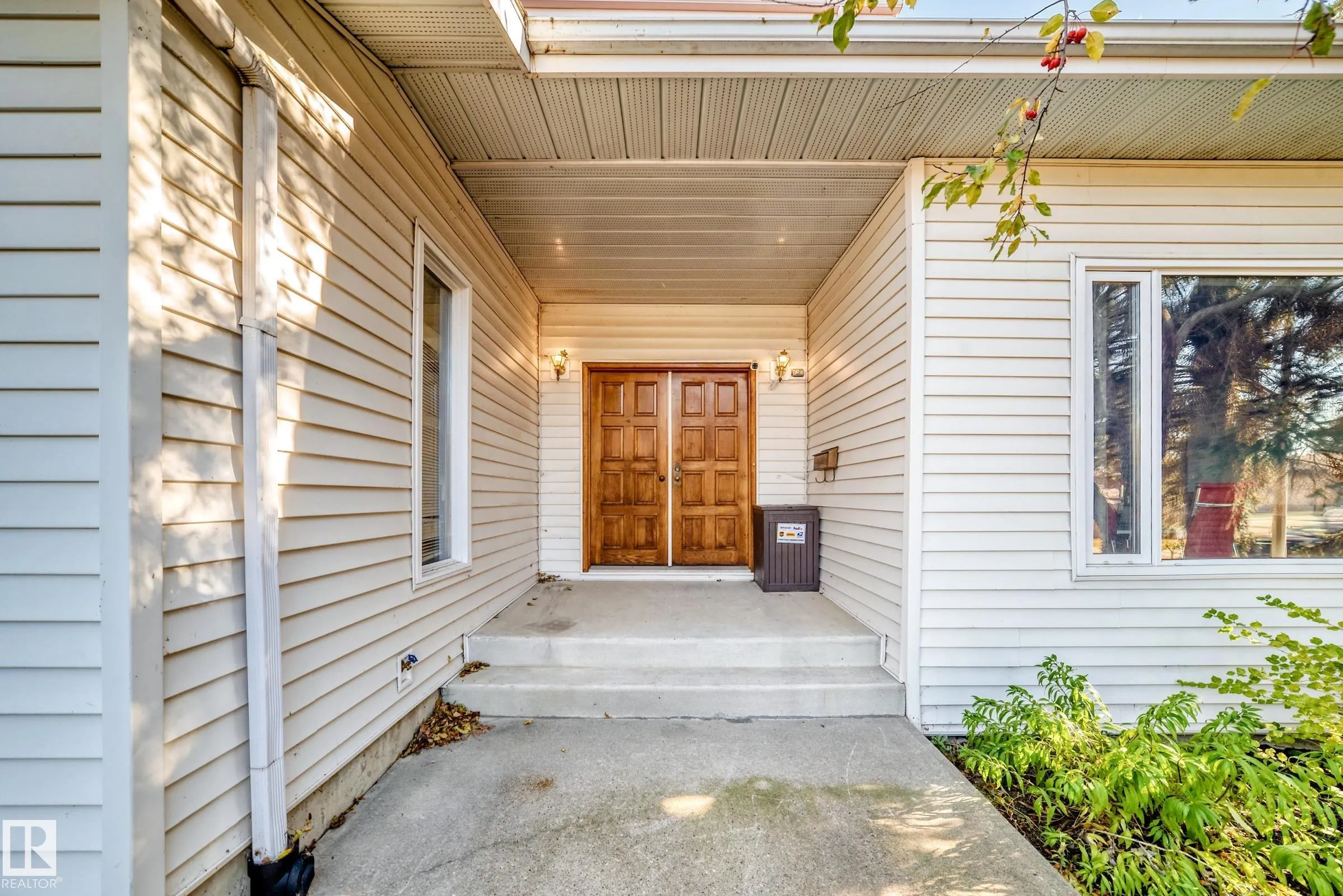 92 HOWSON Crescent