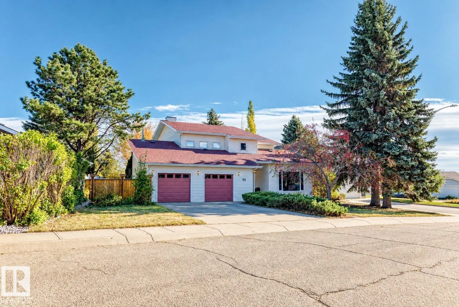 92 HOWSON Crescent