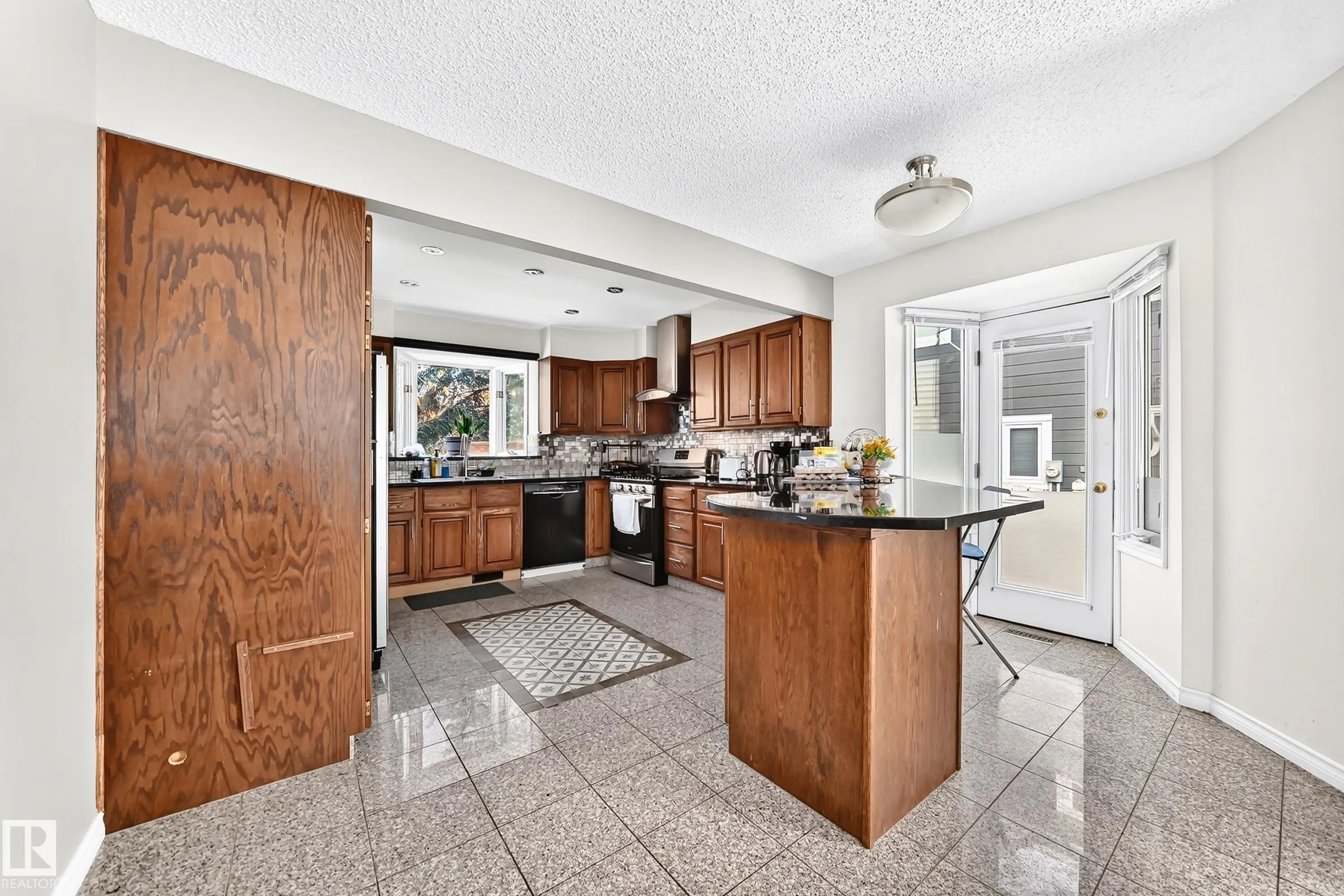 92 HOWSON Crescent