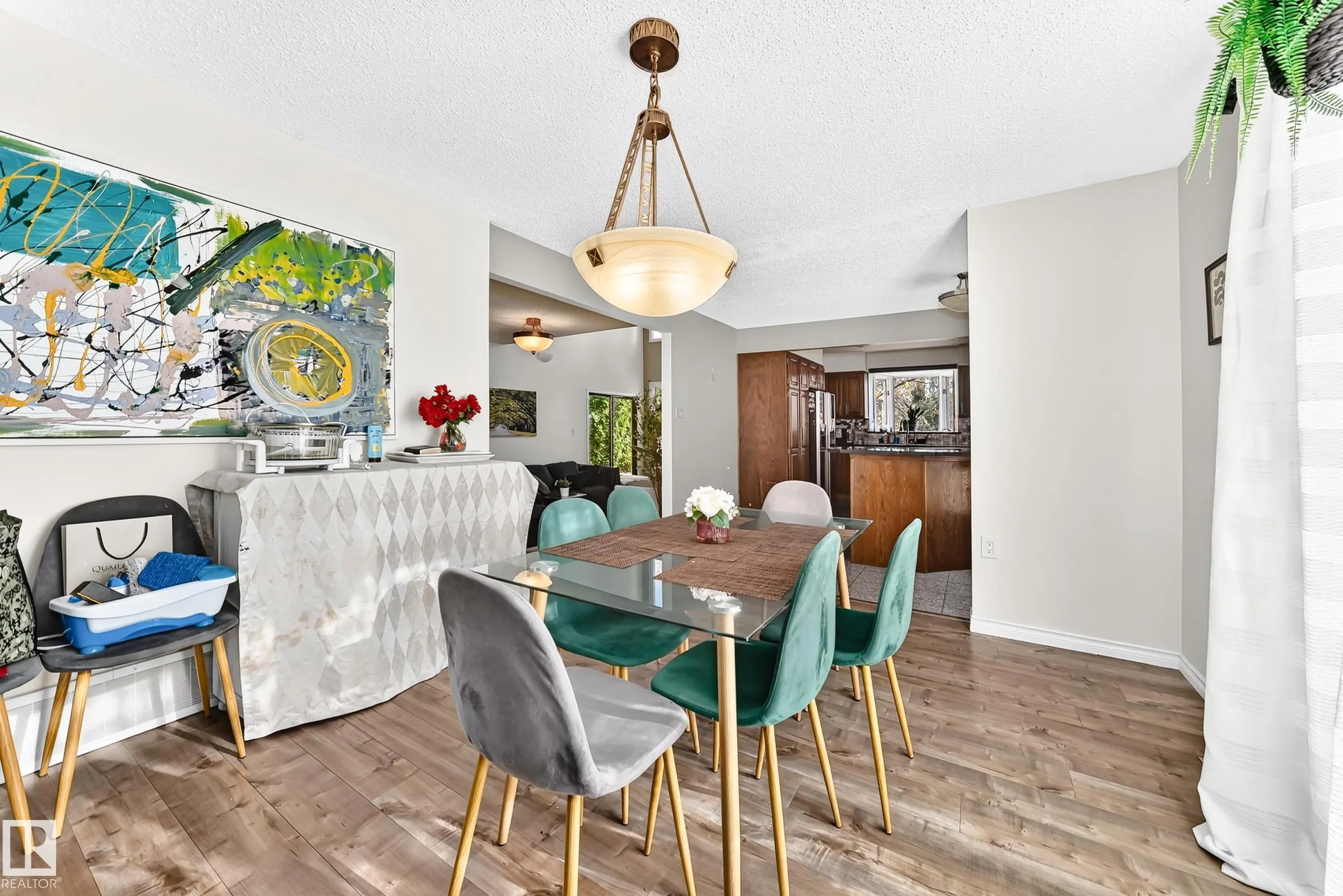 92 HOWSON Crescent