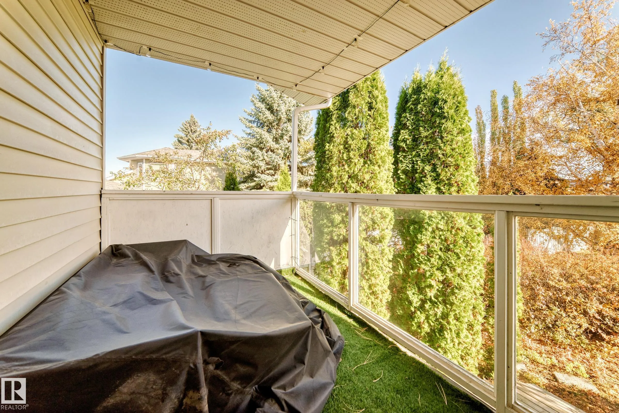 92 HOWSON Crescent