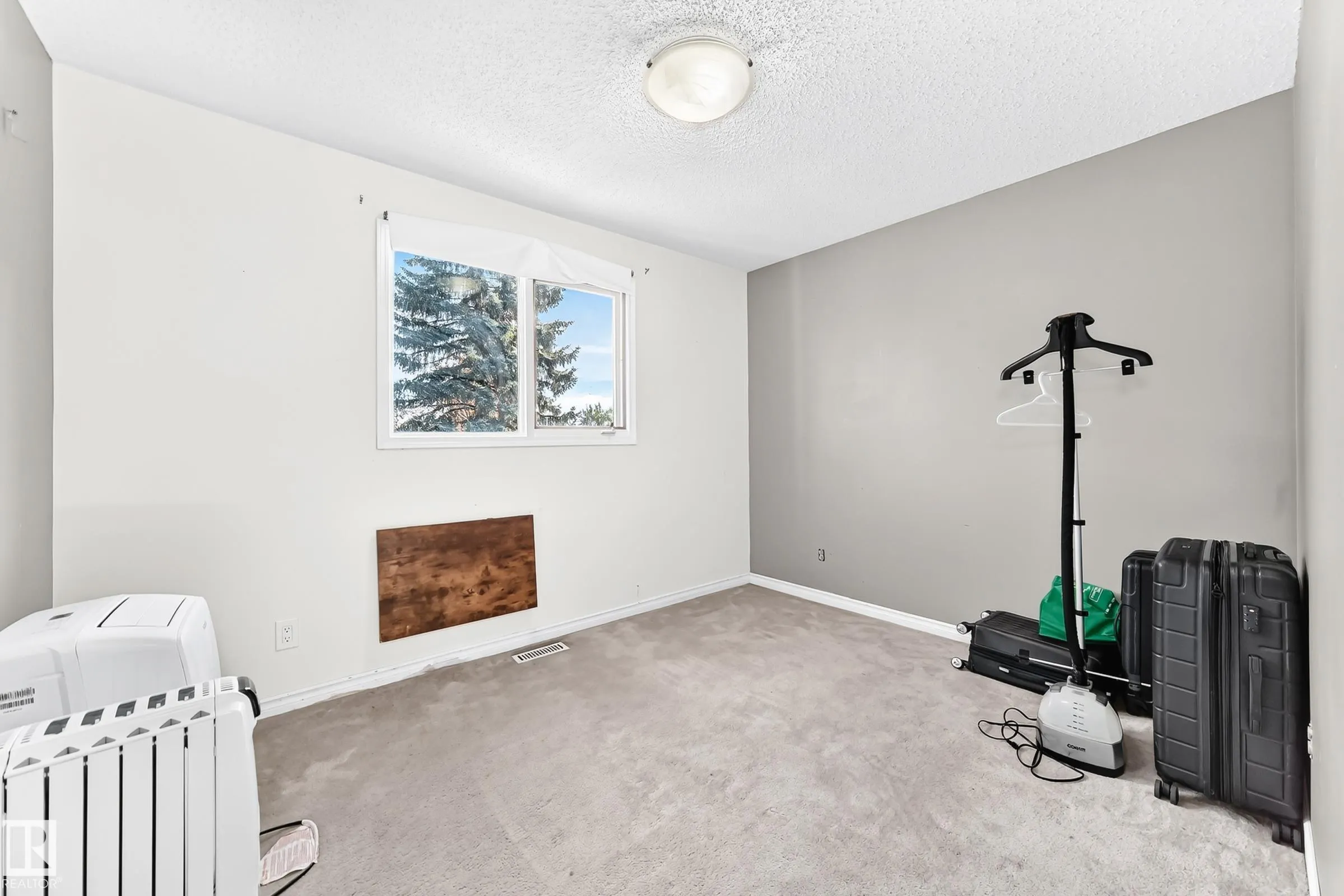 92 HOWSON Crescent