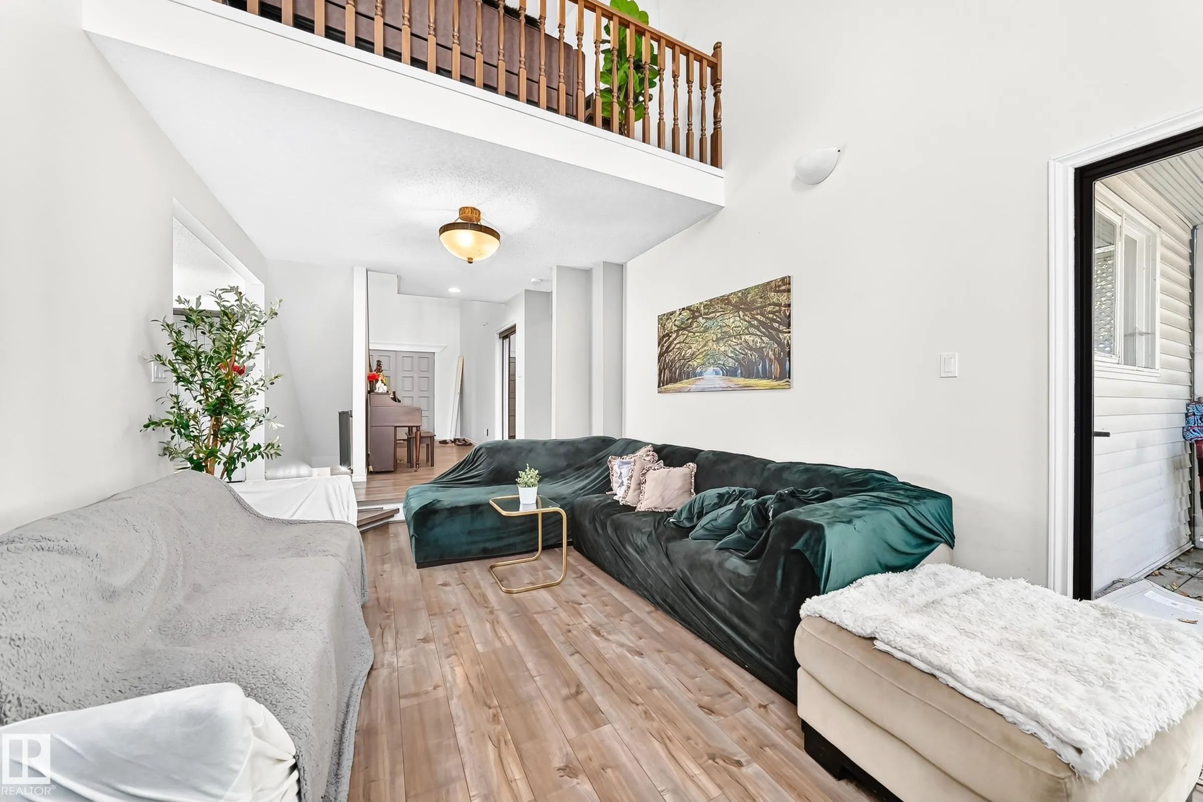 92 HOWSON Crescent