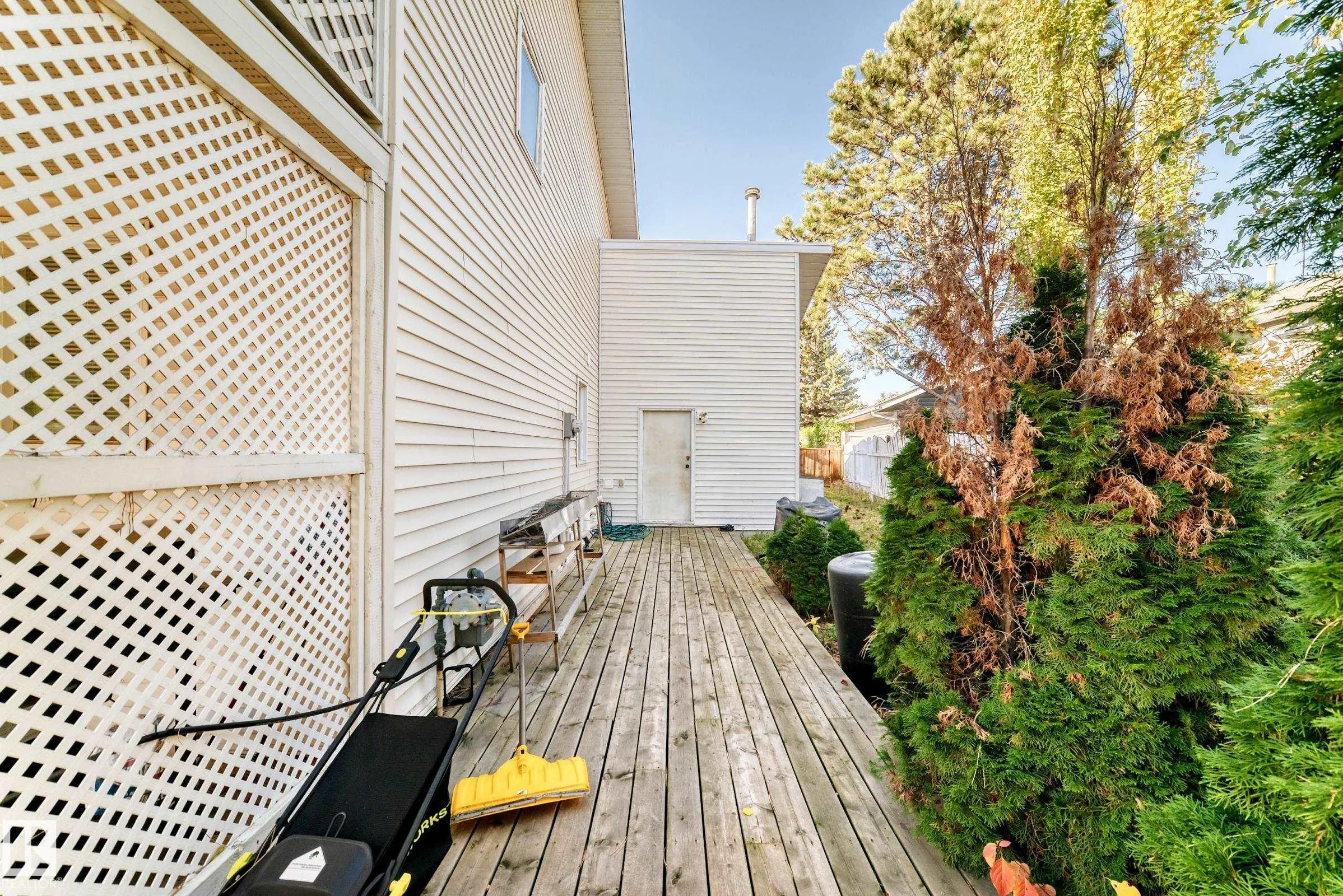 92 HOWSON Crescent