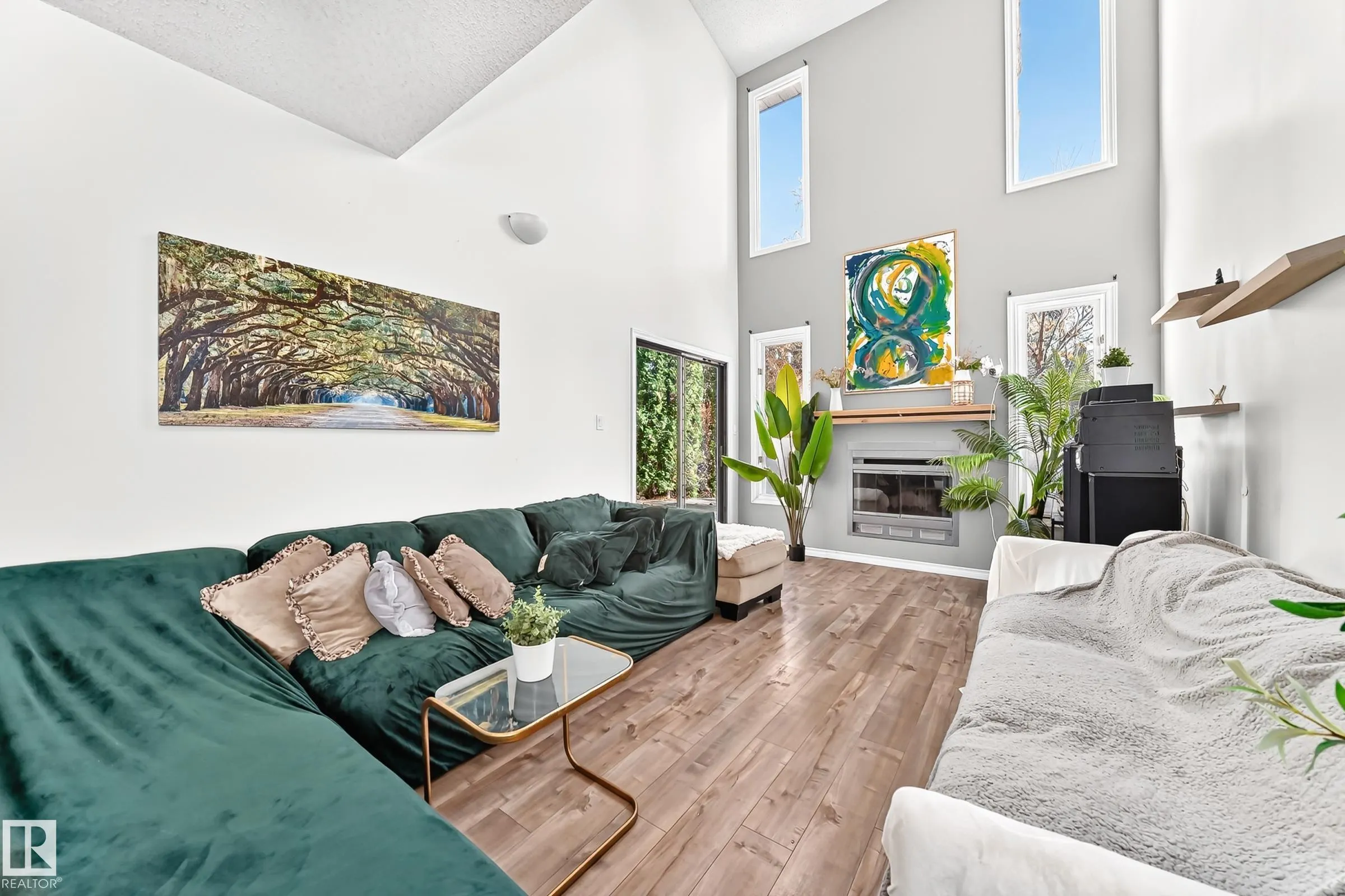 92 HOWSON Crescent